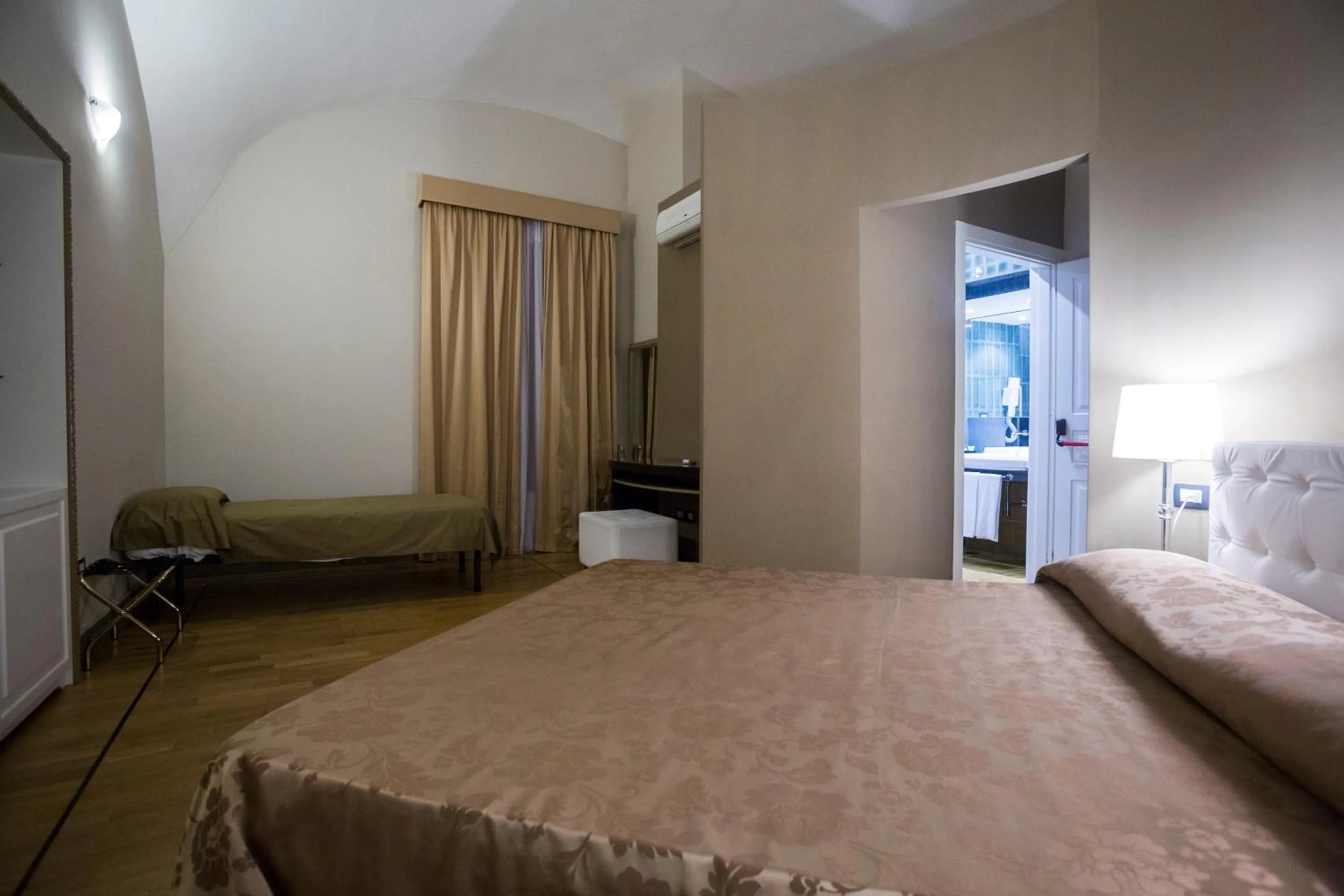 Photo of the whole room, Bed in Hotel Villa La Colombaia