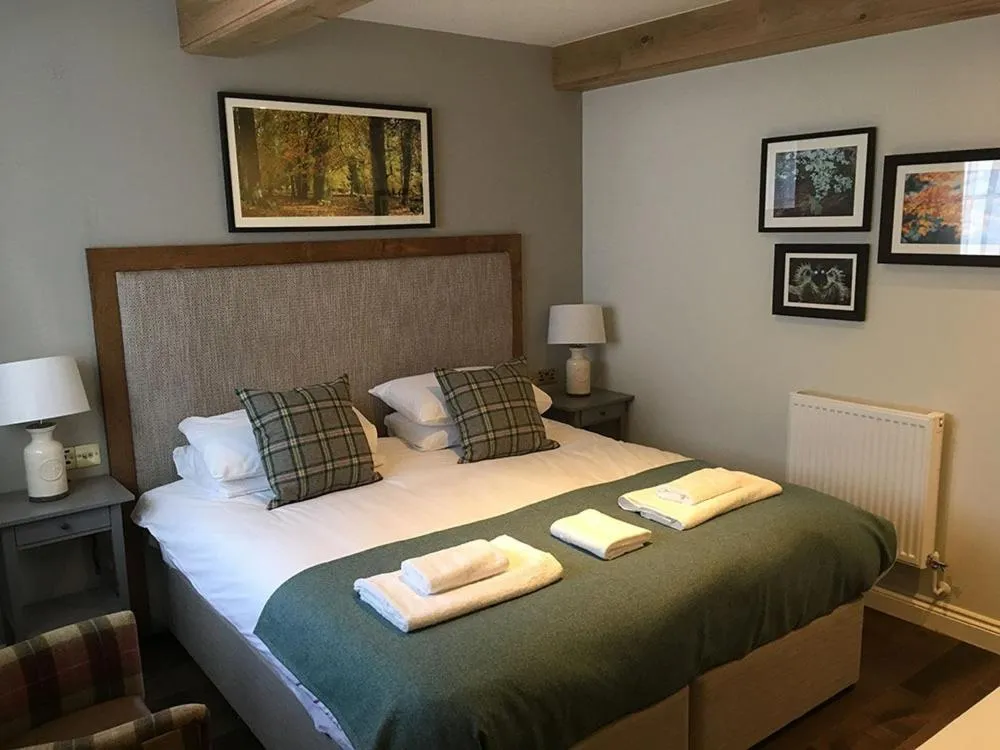 Bedroom, Bed in The Walhampton Arms