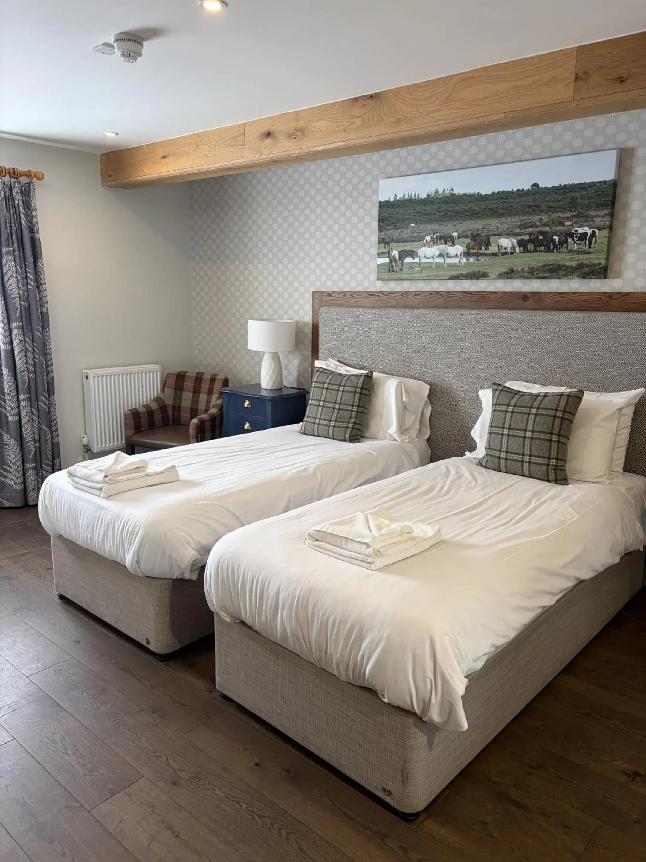 Twin Room in The Walhampton Arms Twin Room in The Walhampton Arms