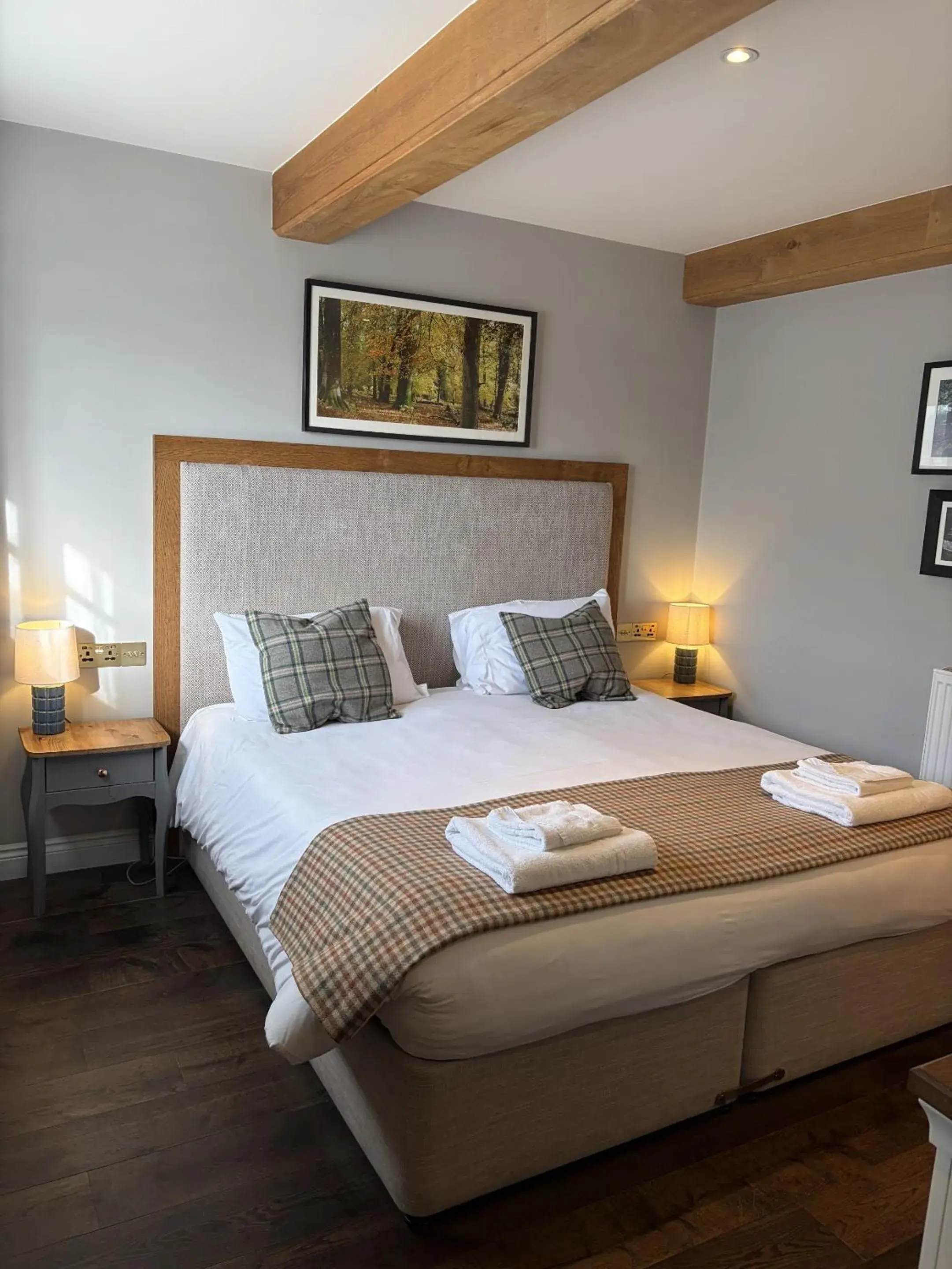 Superior King Room in The Walhampton Arms Superior King Room in The Walhampton Arms