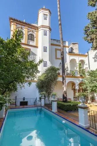Villa Elvira, exclusive Pool and Gardens in the heart of Sevilla Villa Elvira, exclusive Pool and Gardens in the heart of Sevilla