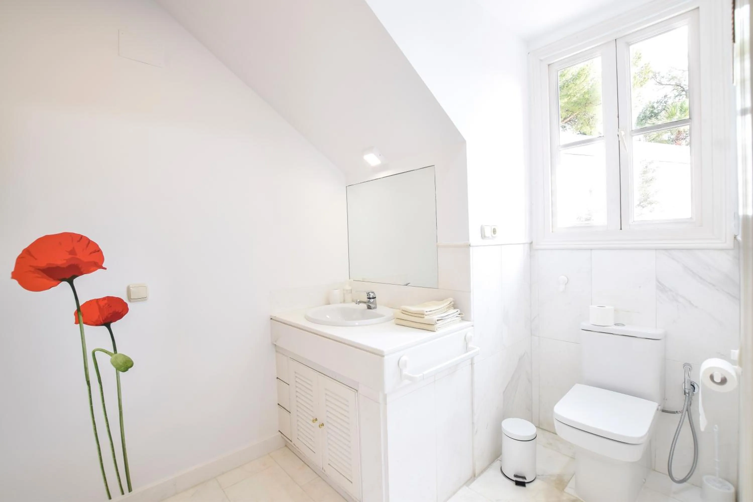 Bathroom in Villa Antumalal B&B