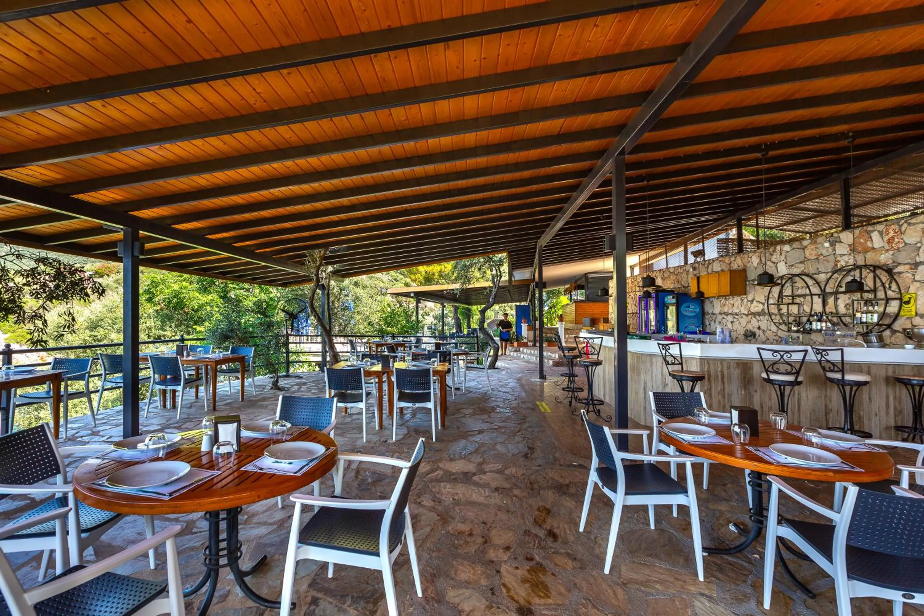 Restaurant/places to eat in Kulube Hotel