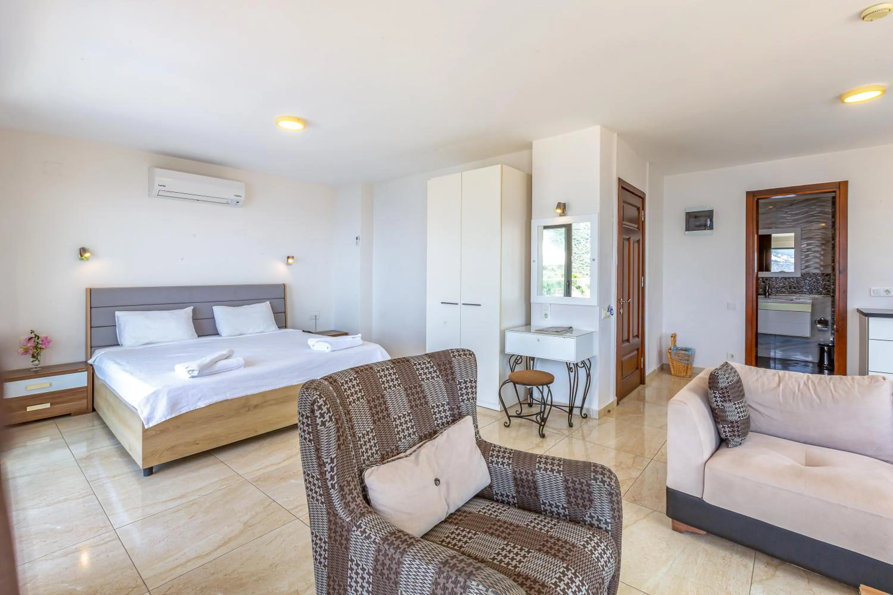 Photo of the whole room, Bed in Kulube Hotel