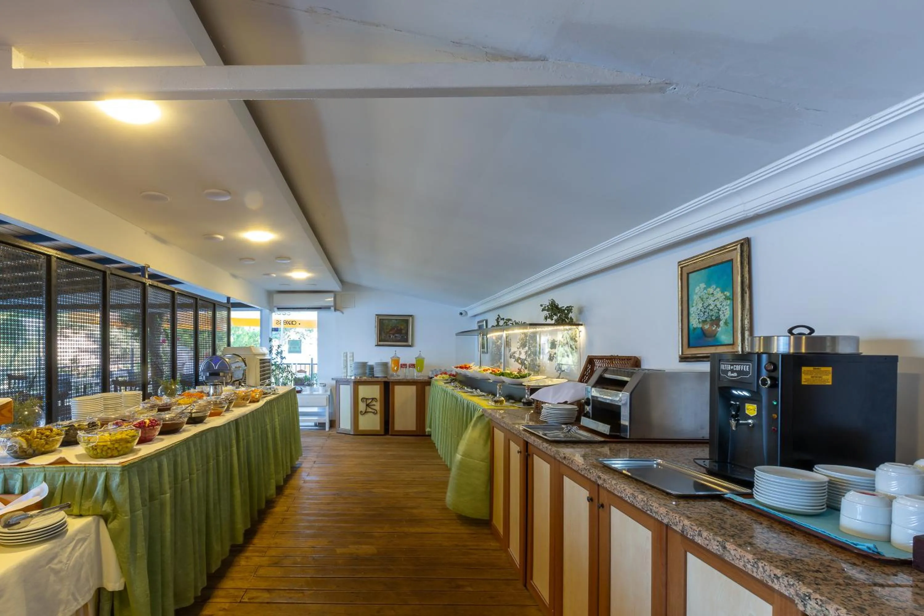 Restaurant/places to eat in Kulube Hotel