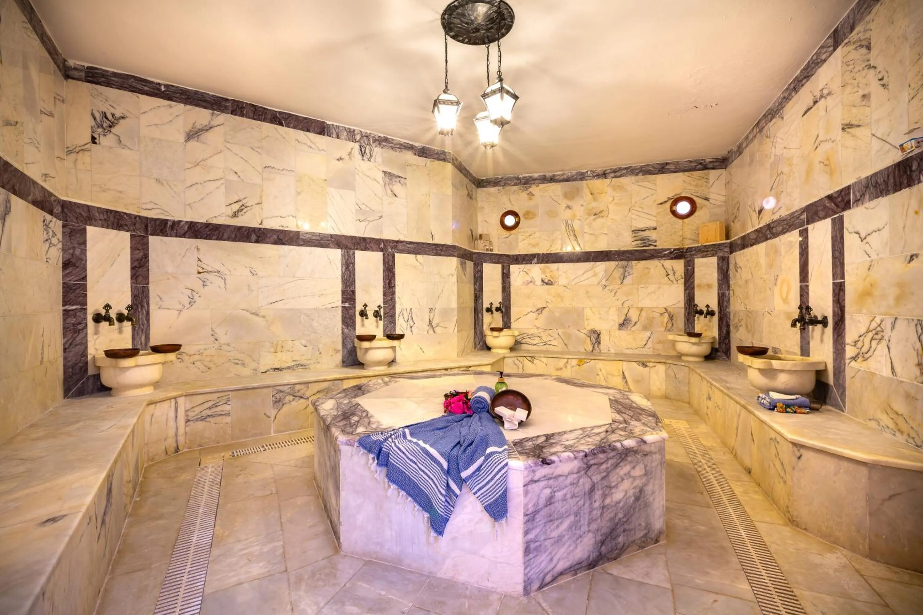 Public Bath in Kulube Hotel