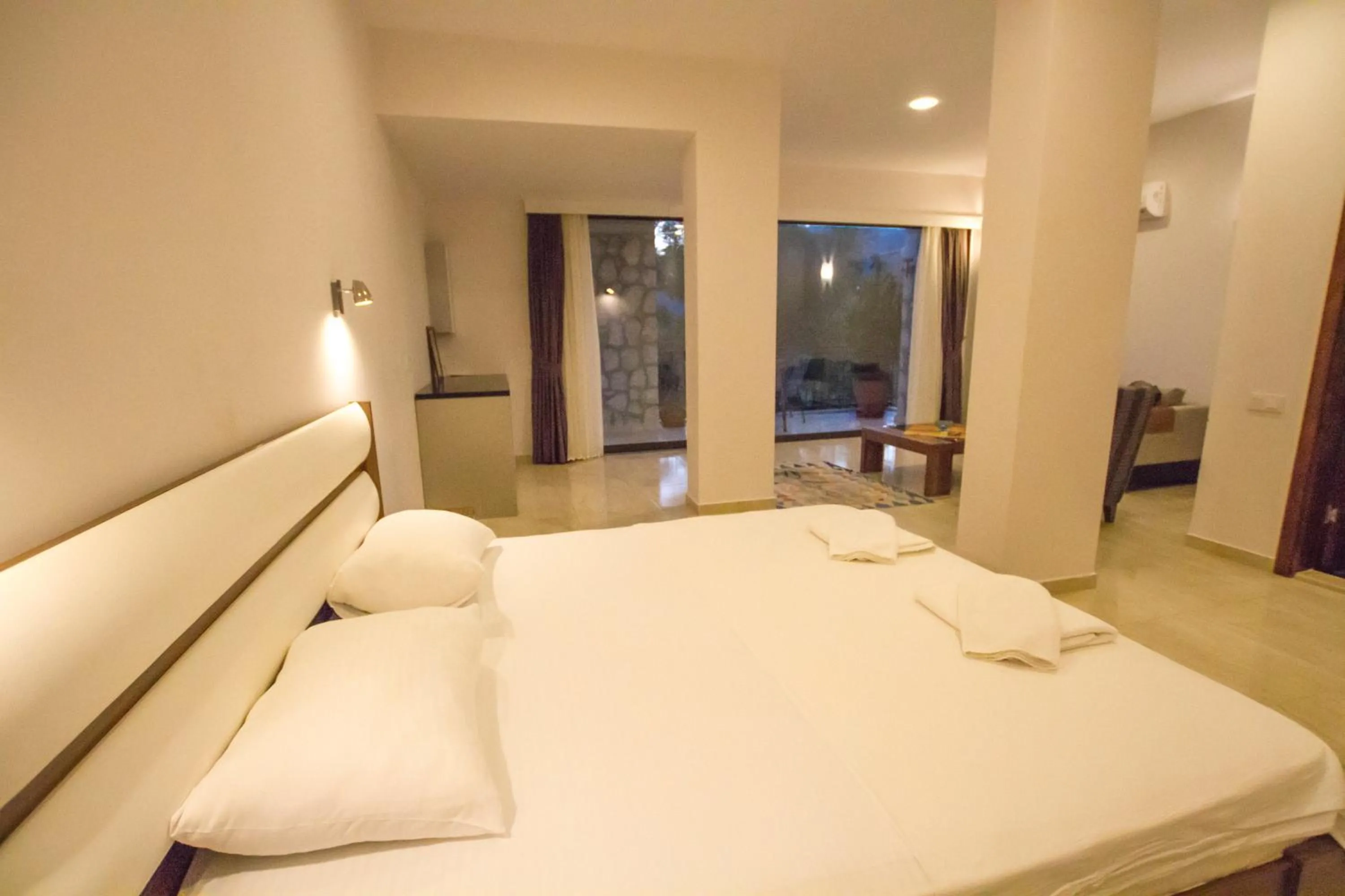 Living room, Bed in Kulube Hotel