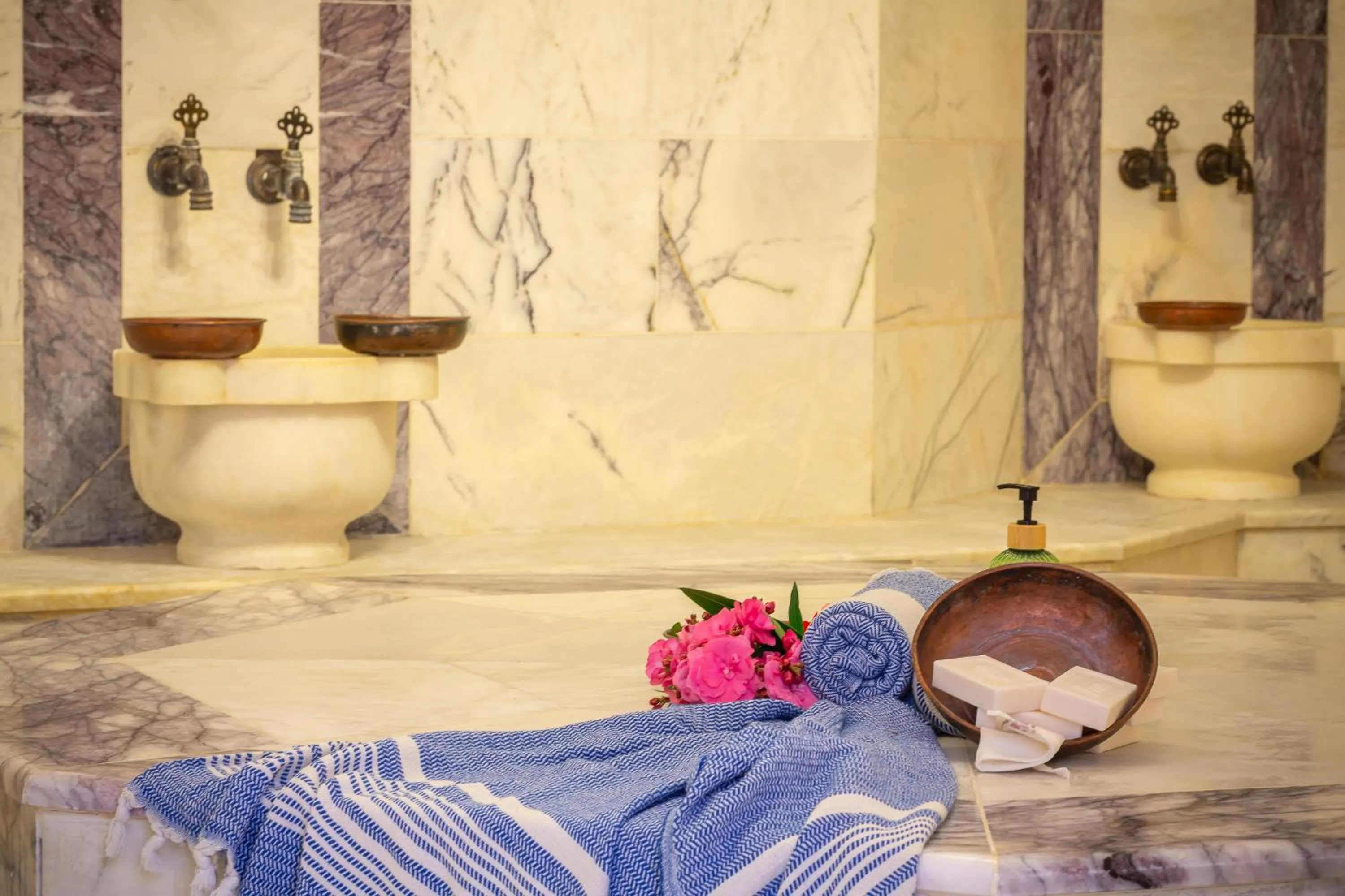 Public Bath in Kulube Hotel