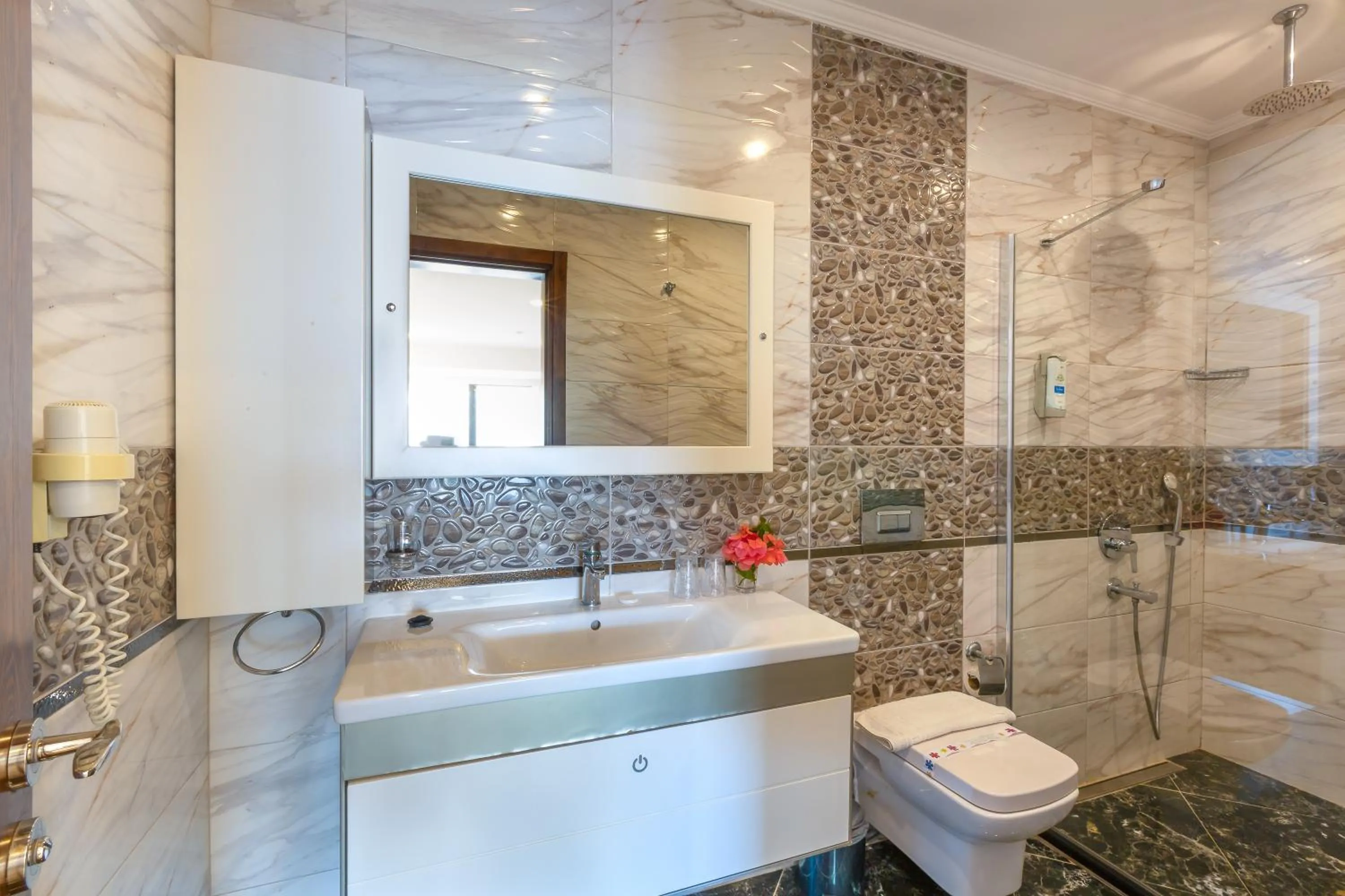 Toilet in Kulube Hotel