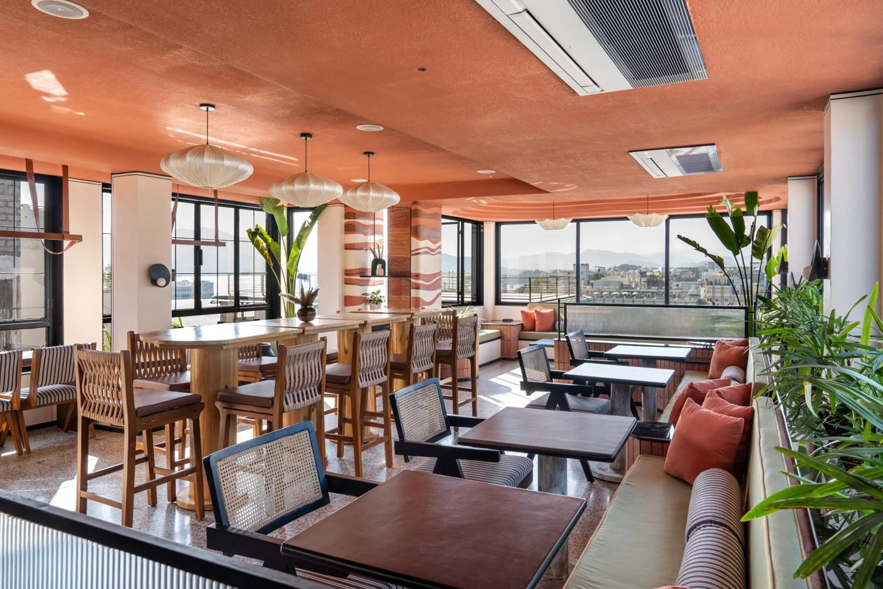 Restaurant/places to eat in The Red Pier - My Downtown Hotels