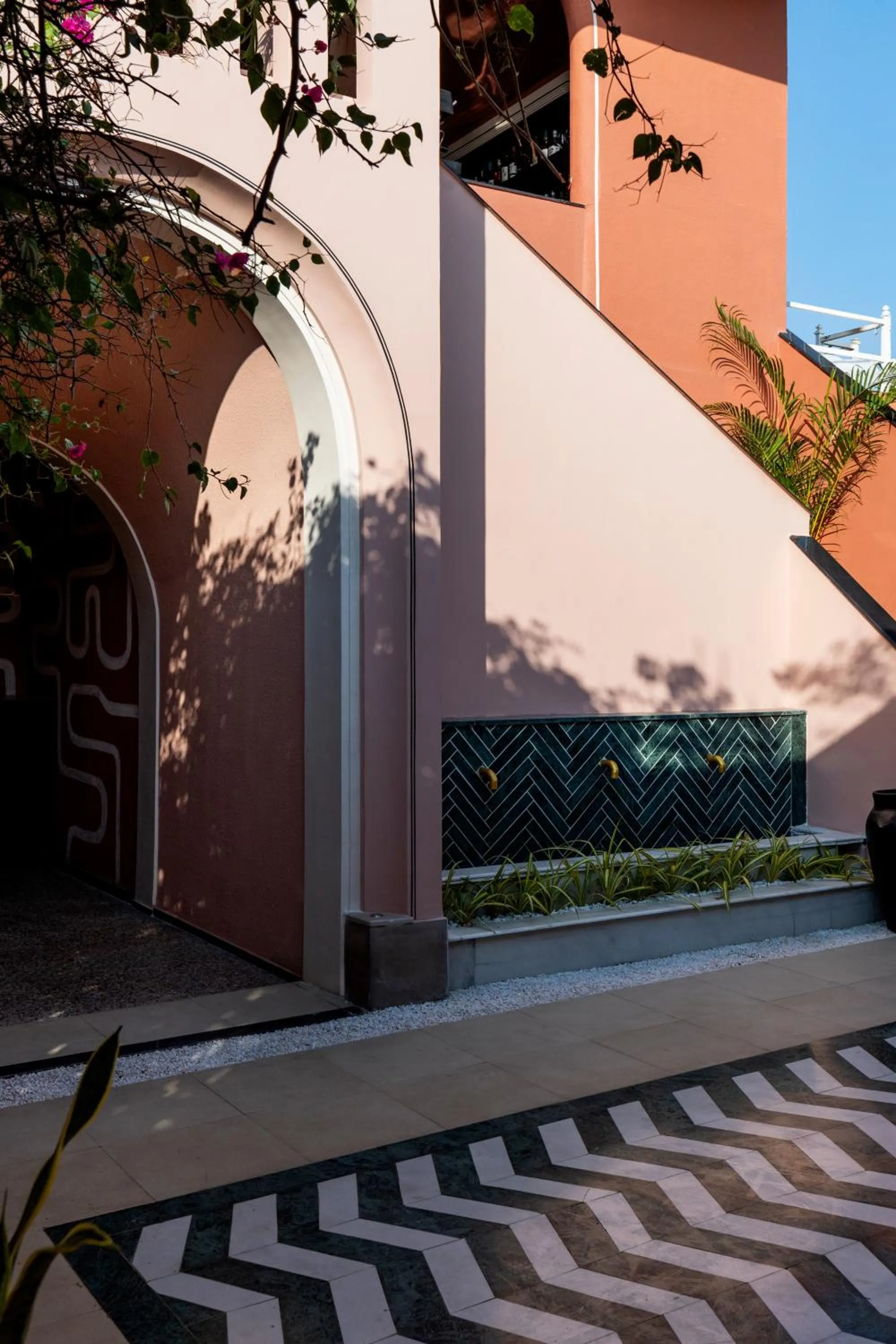 Restaurant/places to eat in The Red Pier - My Downtown Hotels