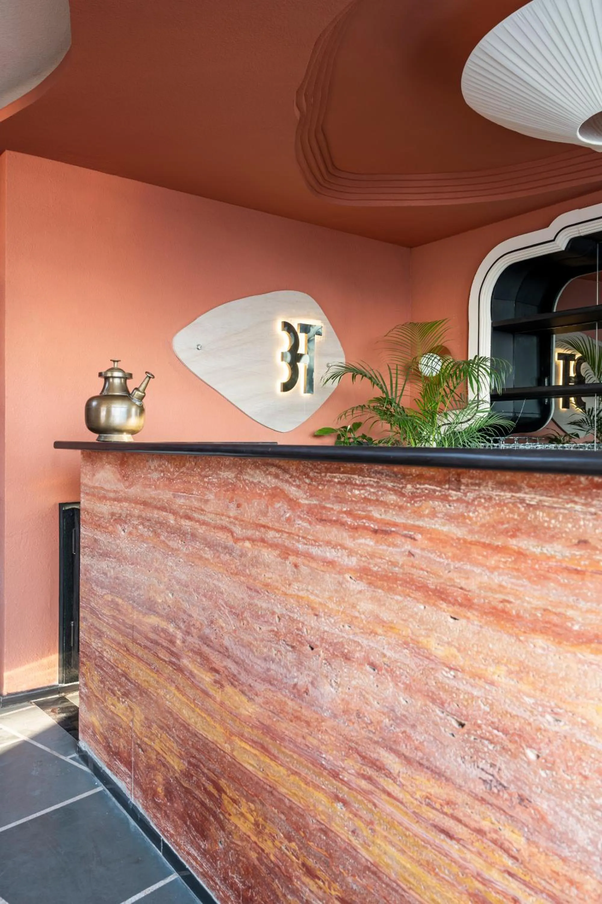 Restaurant/places to eat in The Red Pier - My Downtown Hotels