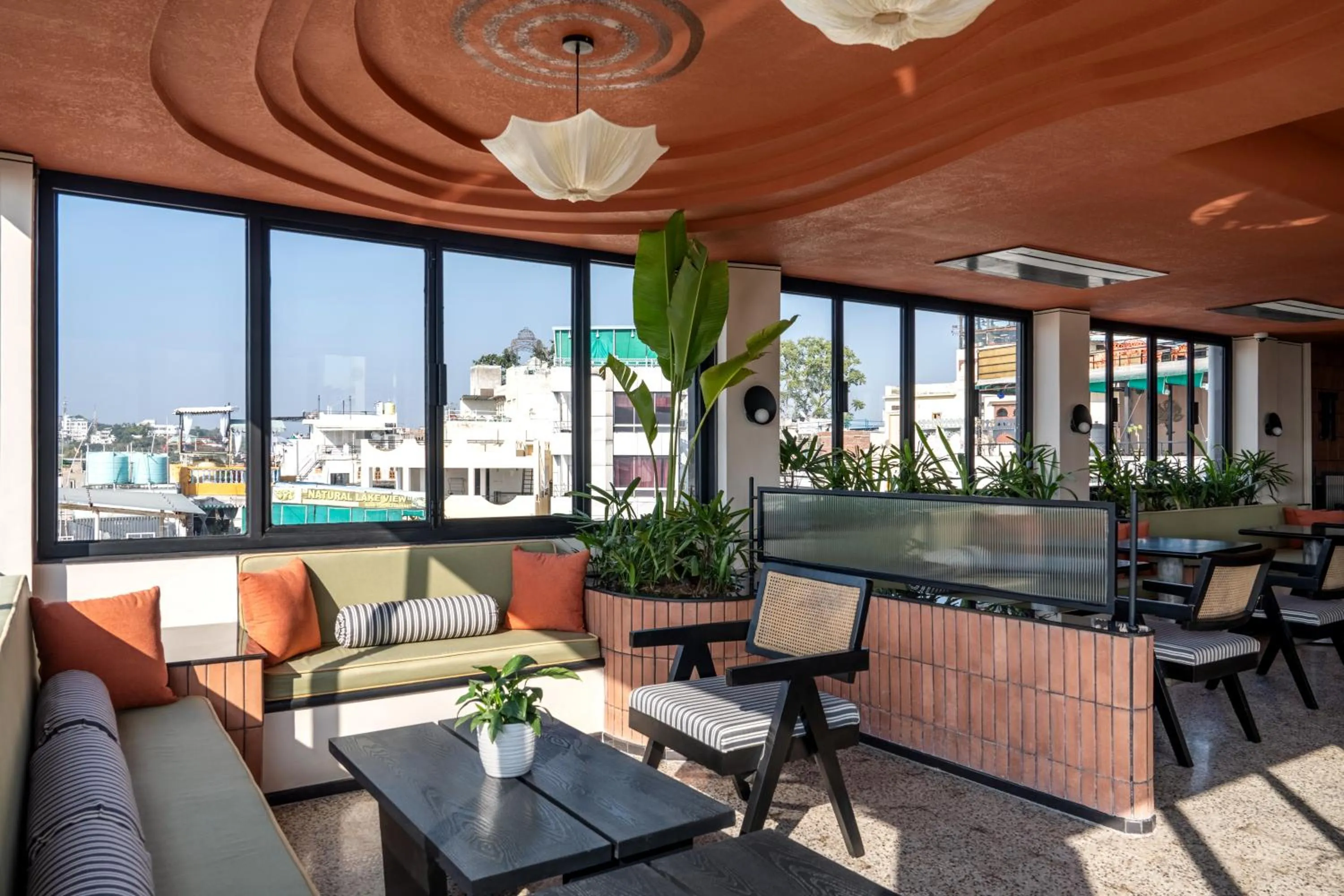 Restaurant/places to eat in The Red Pier - My Downtown Hotels