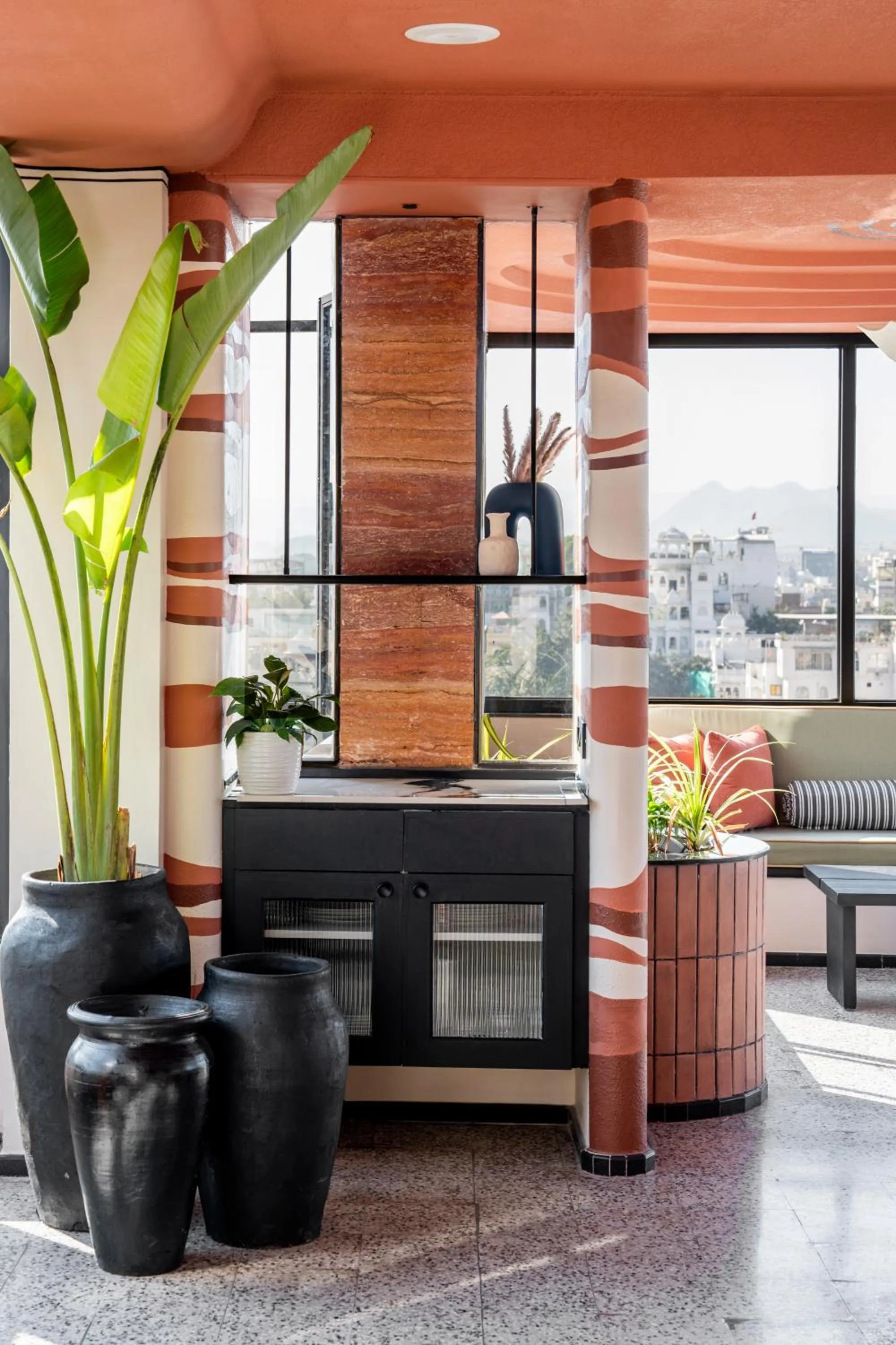 Restaurant/places to eat in The Red Pier - My Downtown Hotels