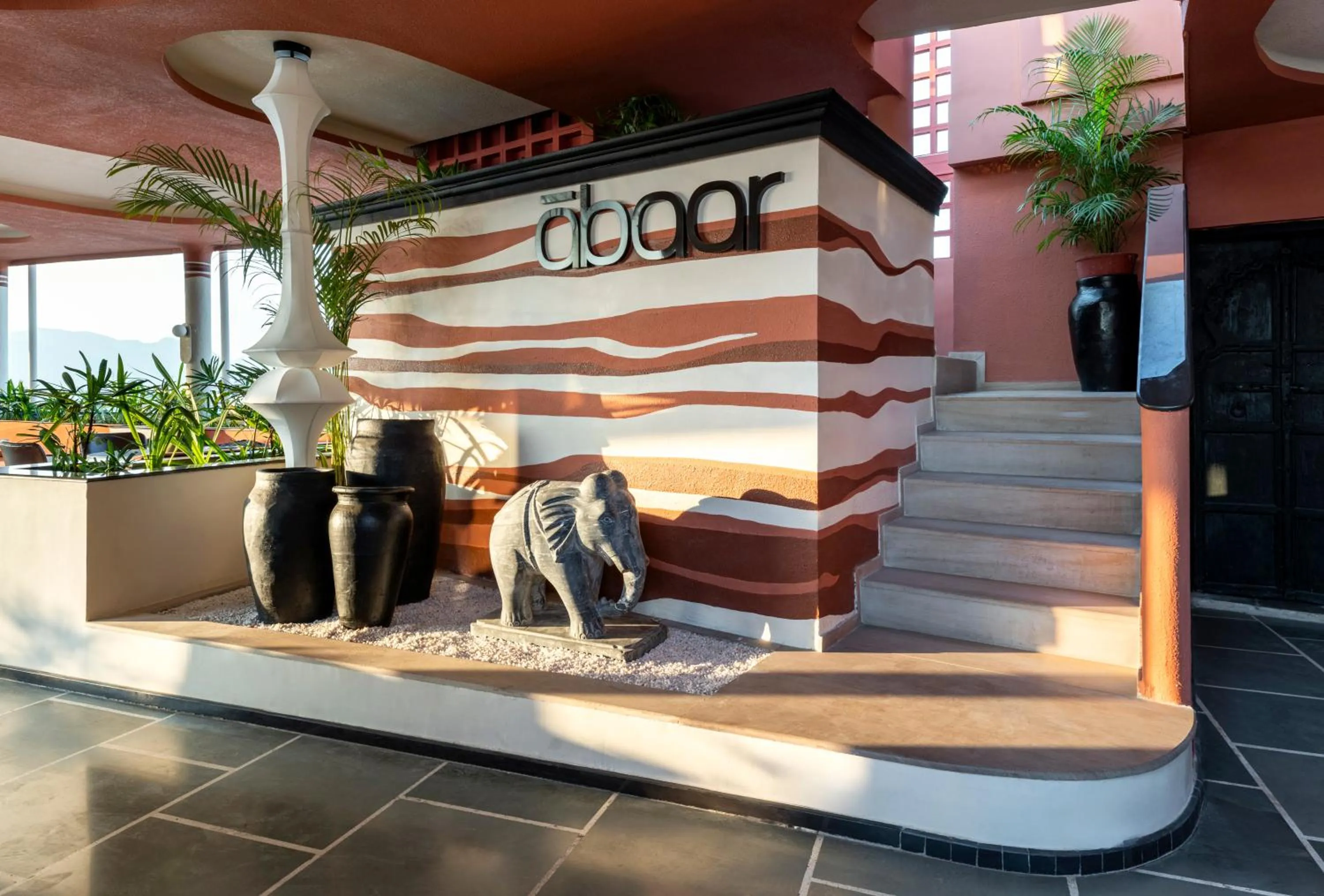 Restaurant/places to eat in The Red Pier - My Downtown Hotels