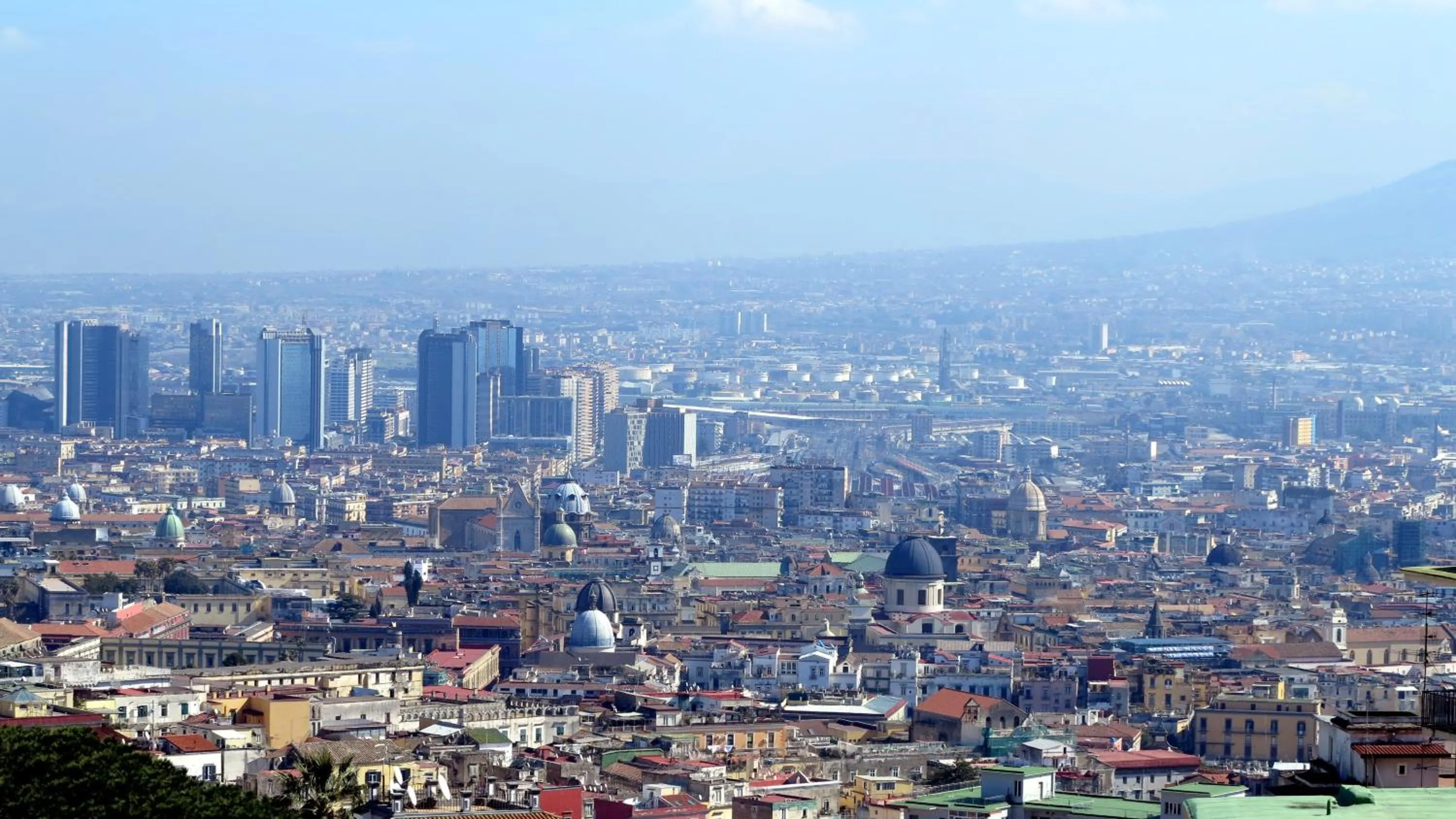 Spacious panoramic apartment - half way Center-Vomero district