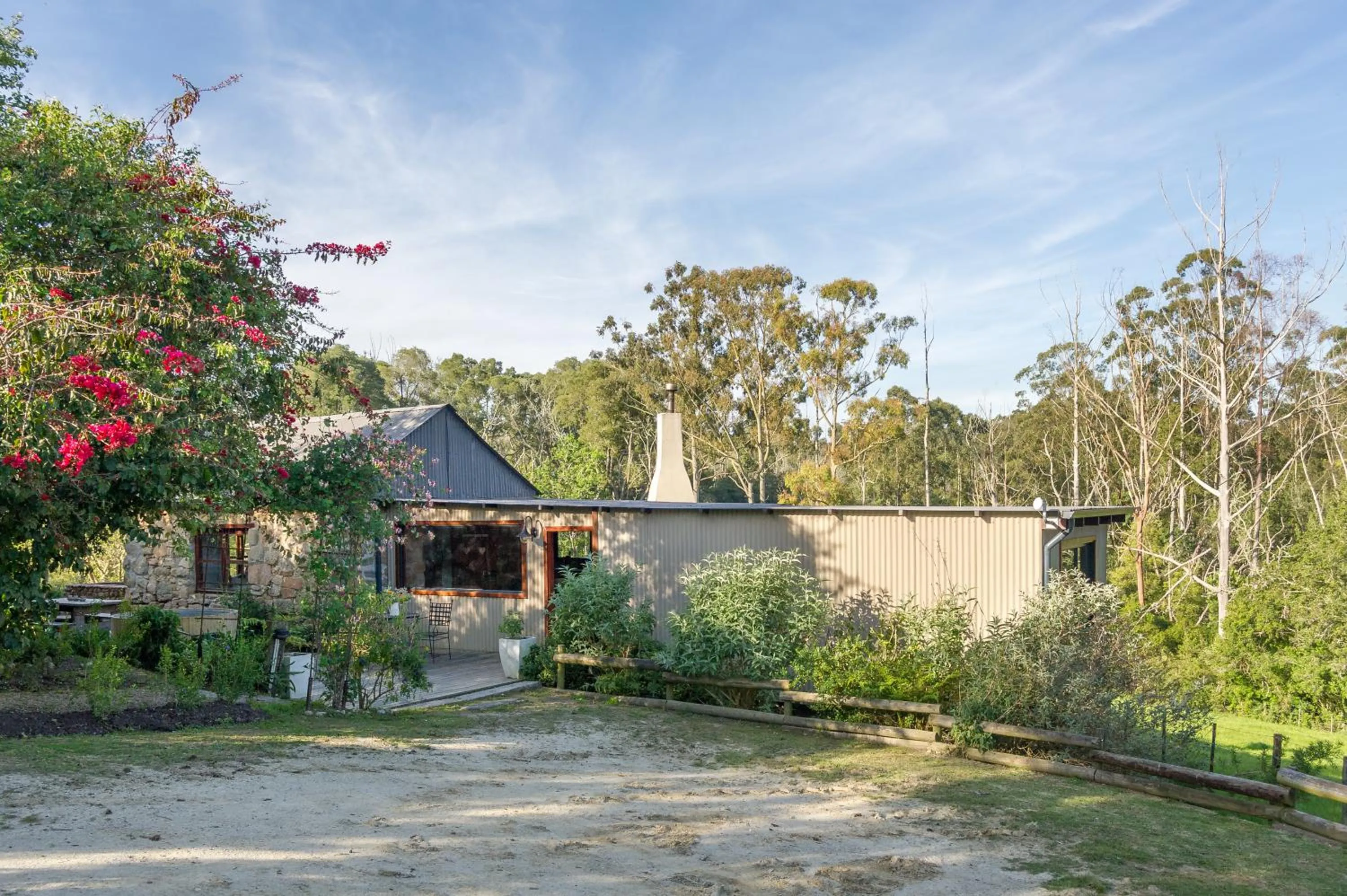 Property building in Oakhurst Farm Cottages