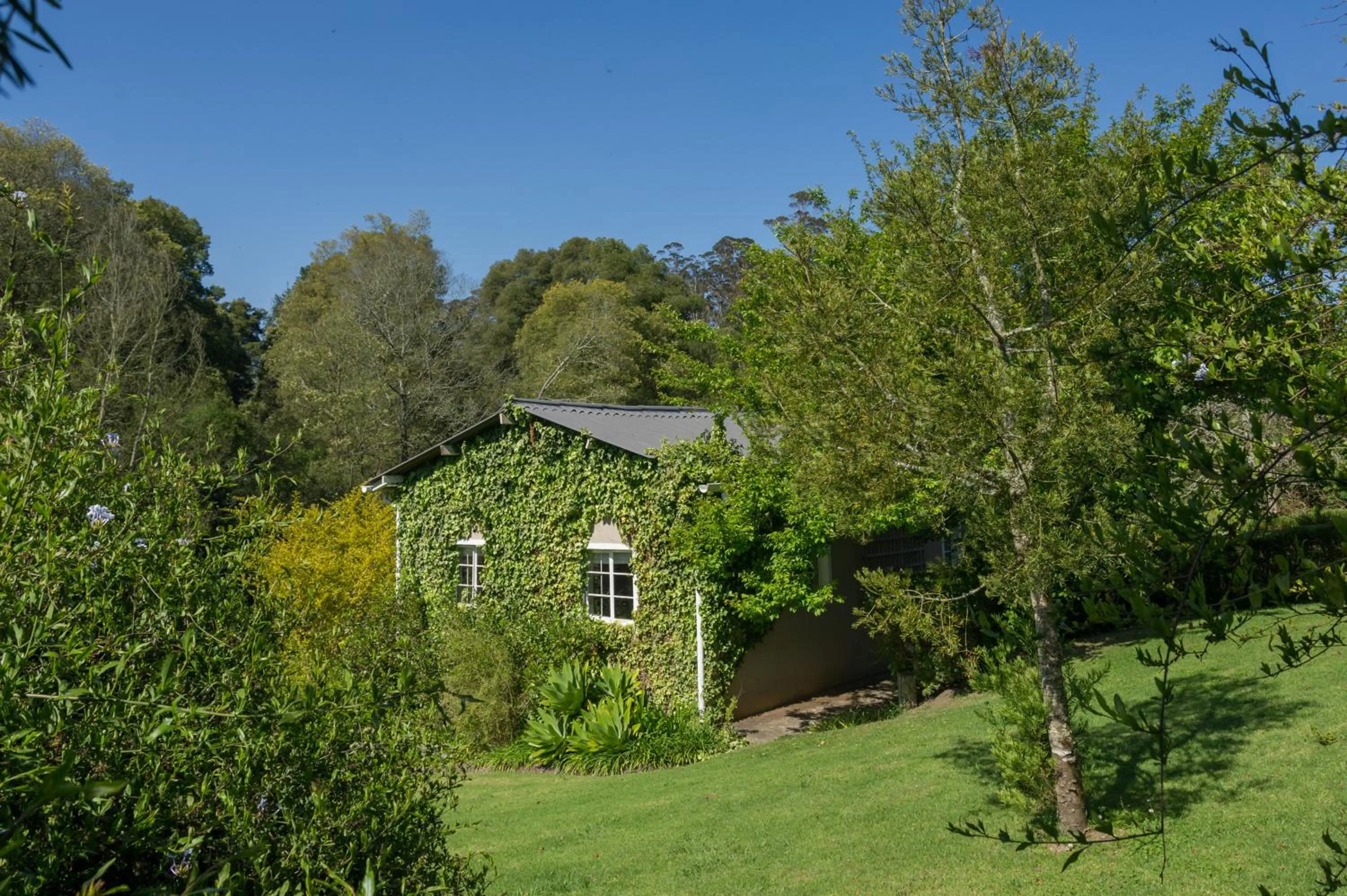 Property building in Oakhurst Farm Cottages