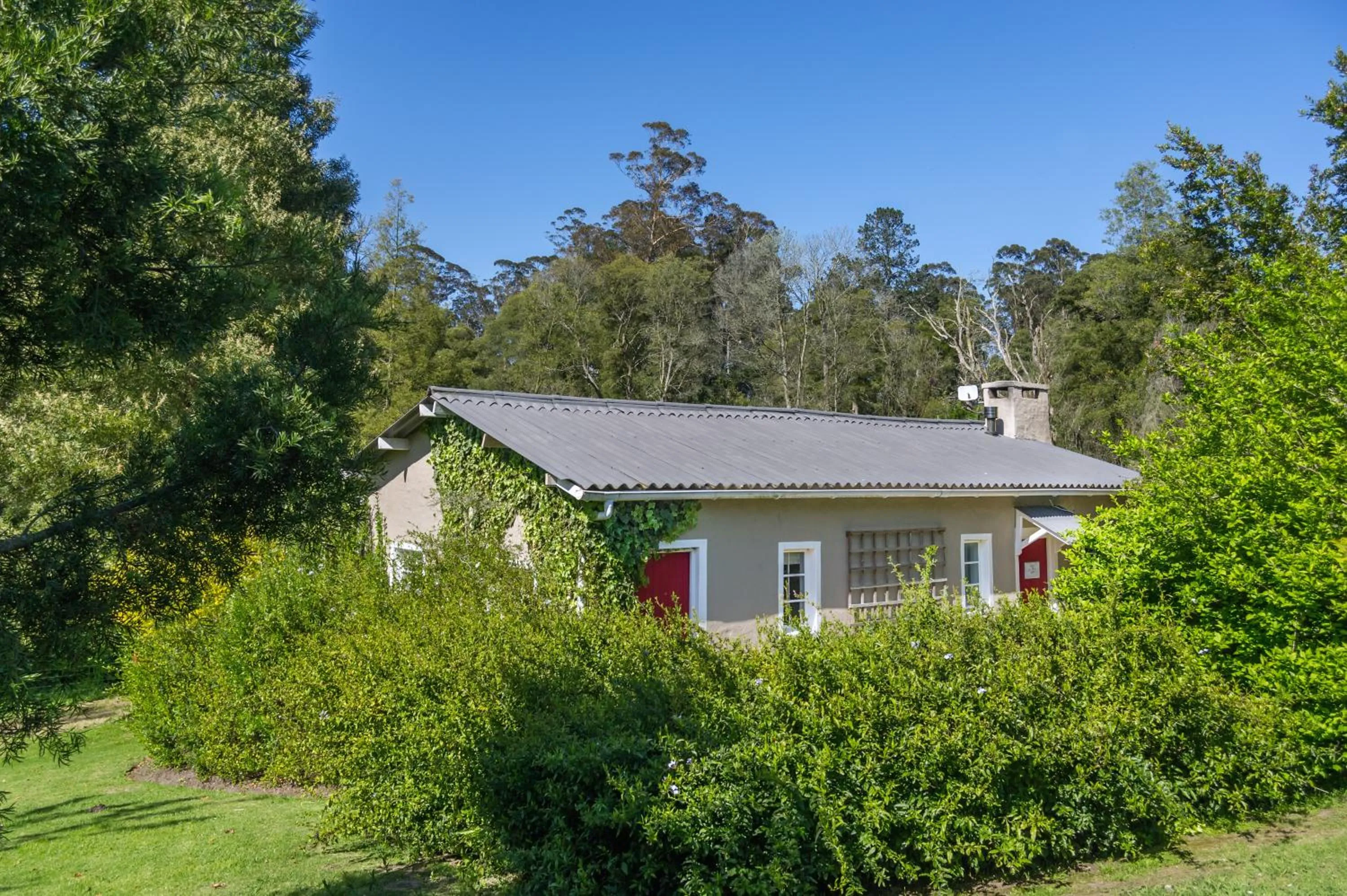 Property building in Oakhurst Farm Cottages