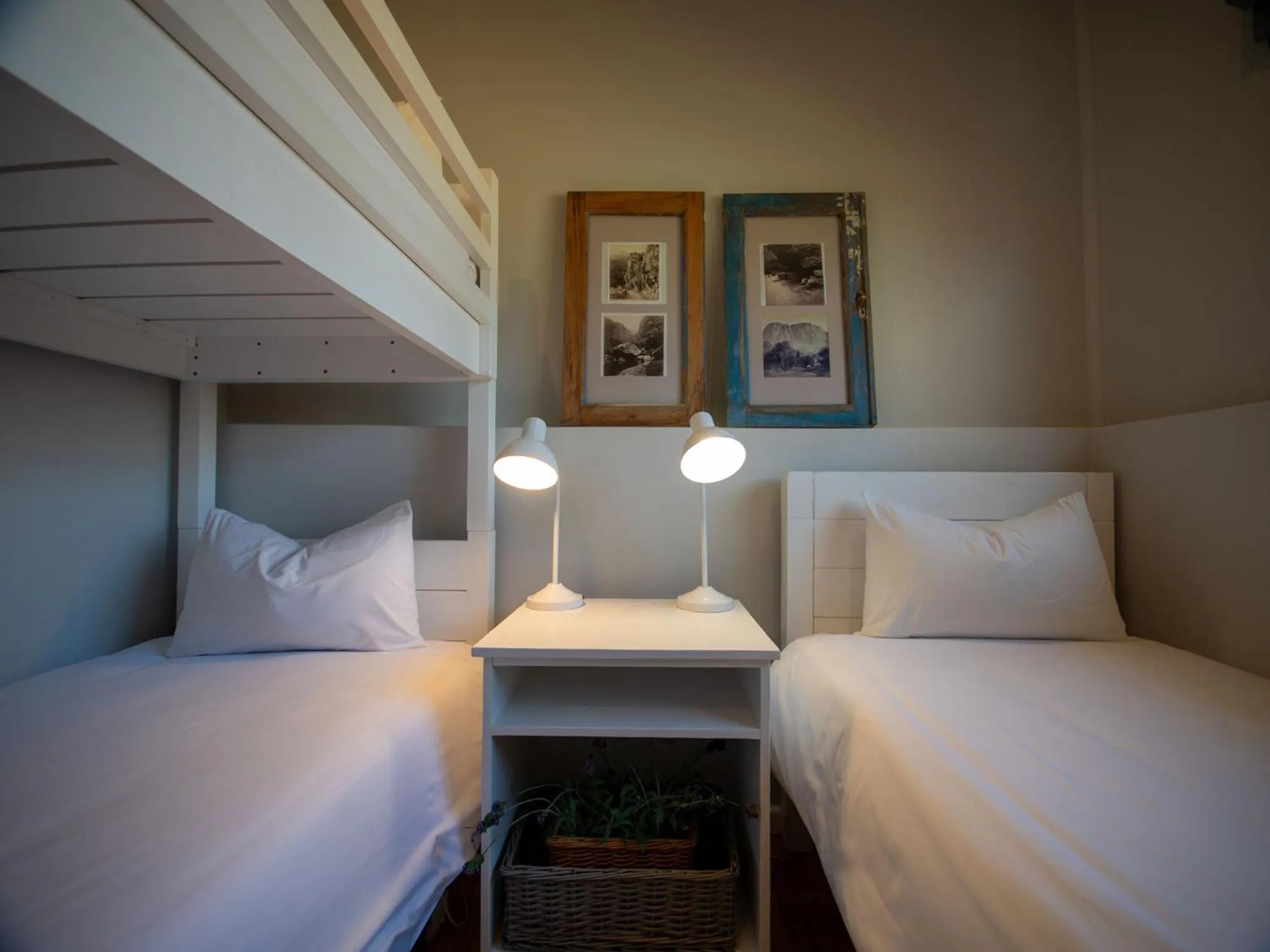 Photo of the whole room, Bed in Oakhurst Farm Cottages