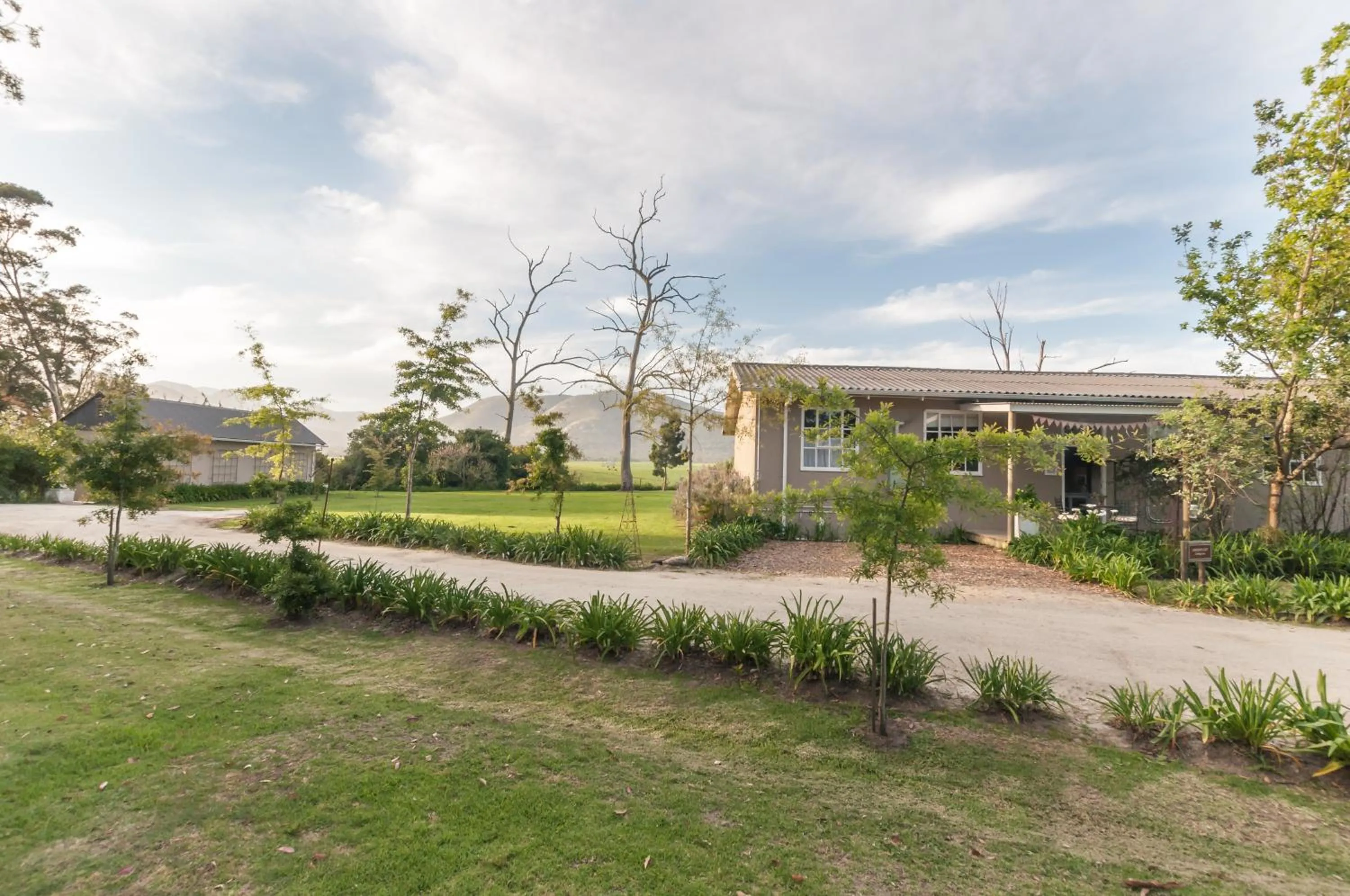 Property building in Oakhurst Farm Cottages