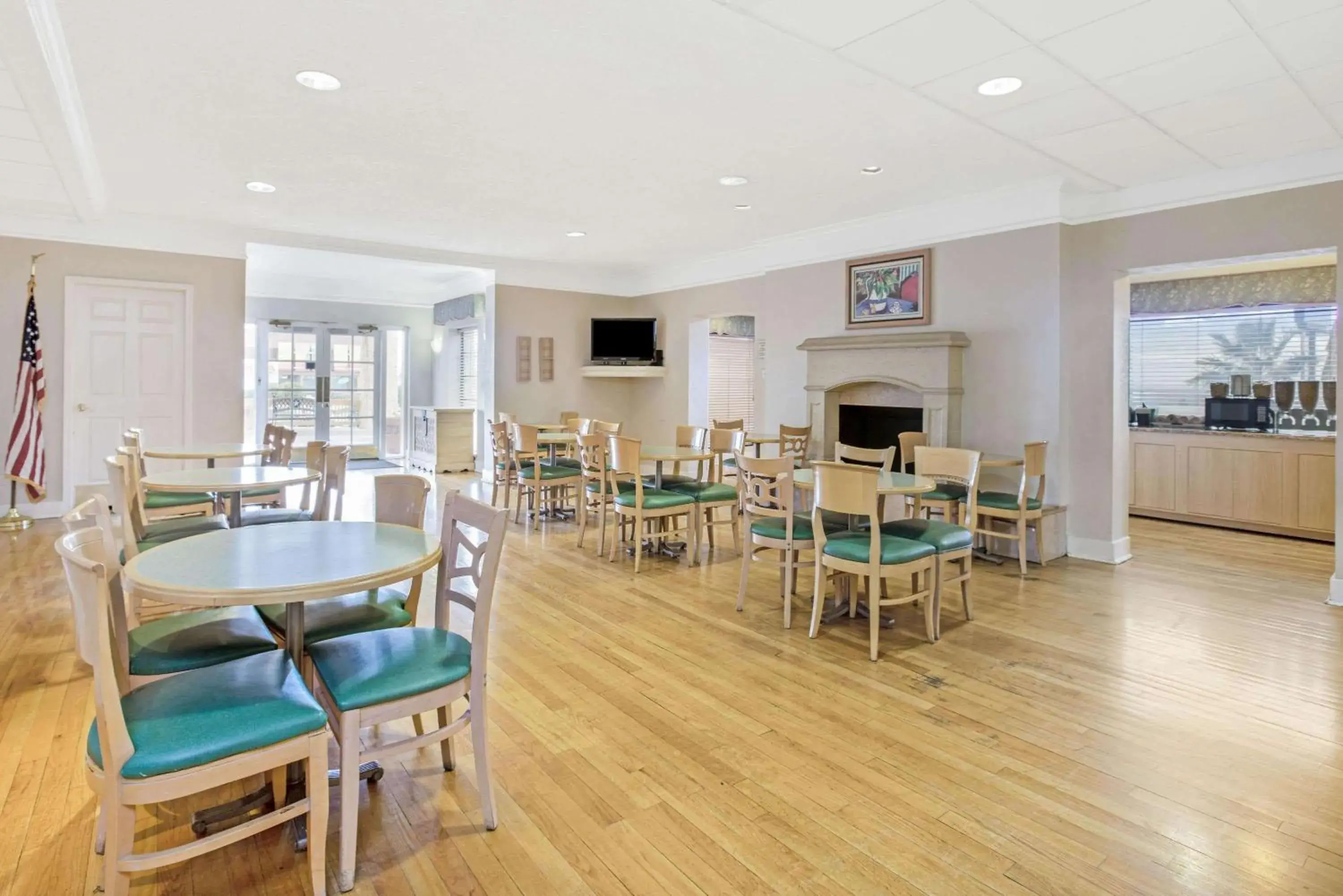 Restaurant/places to eat in La Quinta Inn by Wyndham El Paso Cielo Vista Restaurant/places to eat in La Quinta Inn by Wyndham El Paso Cielo Vista