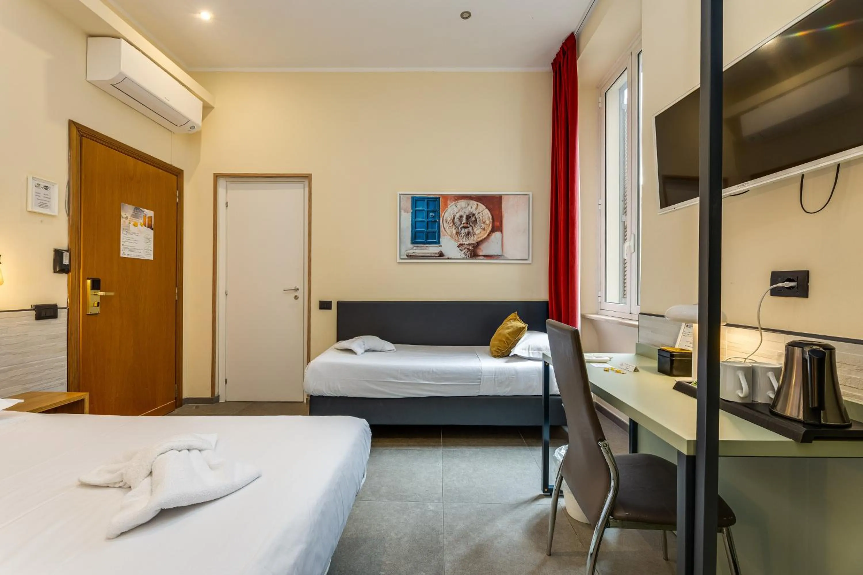 Bedroom, Bed in Seven