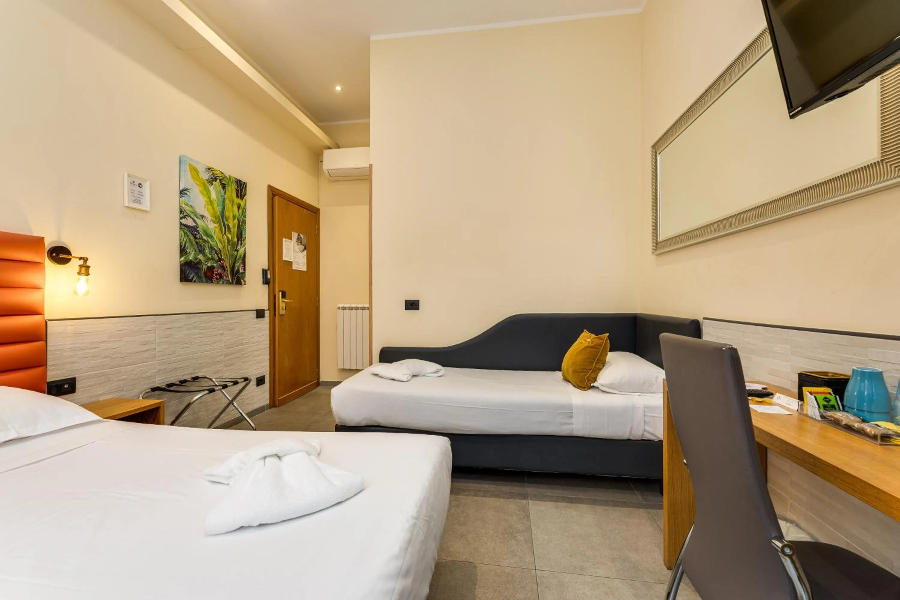 Bedroom, Bed in Seven