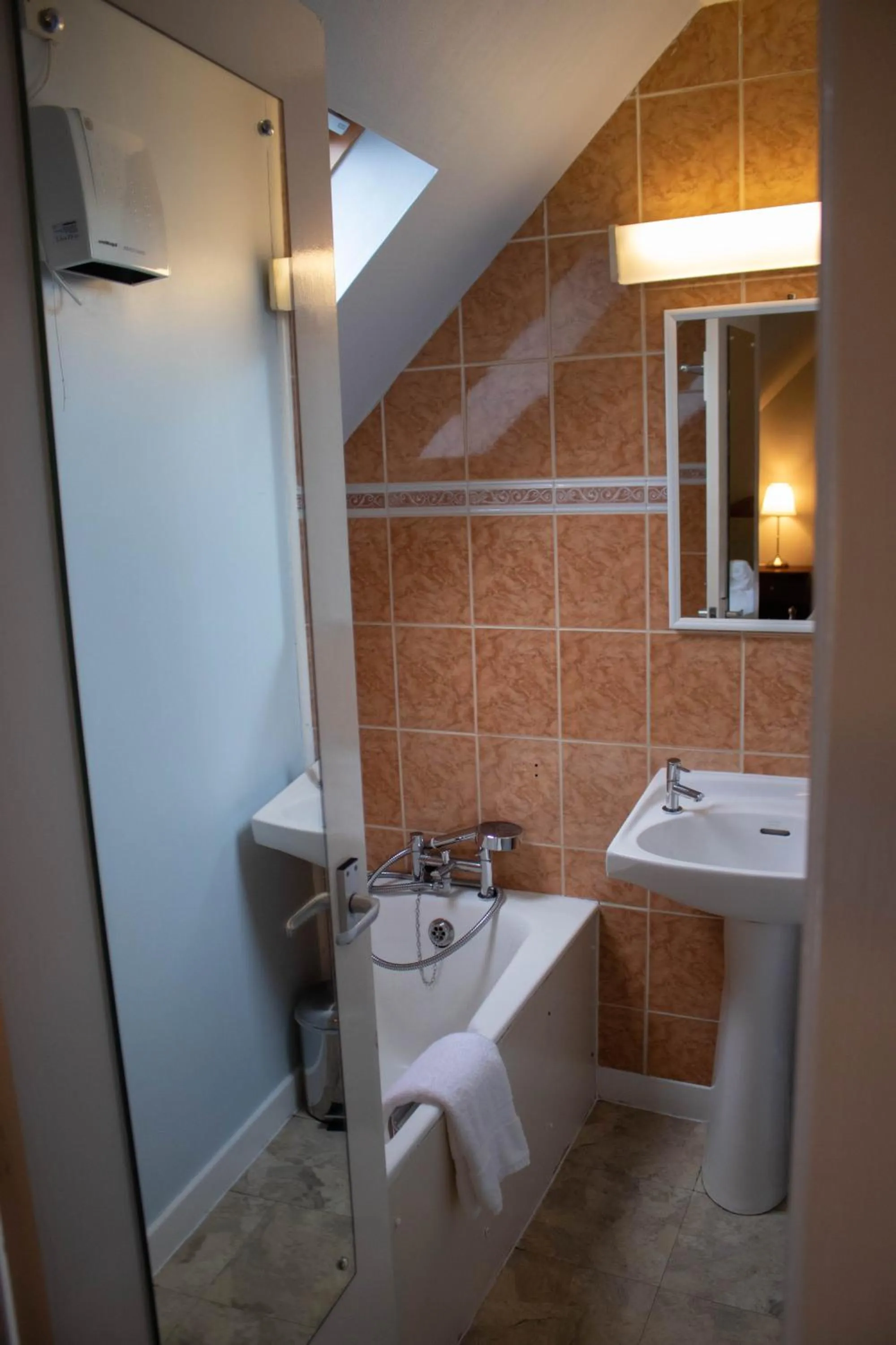 The Rosedale Hotel & Restaurant