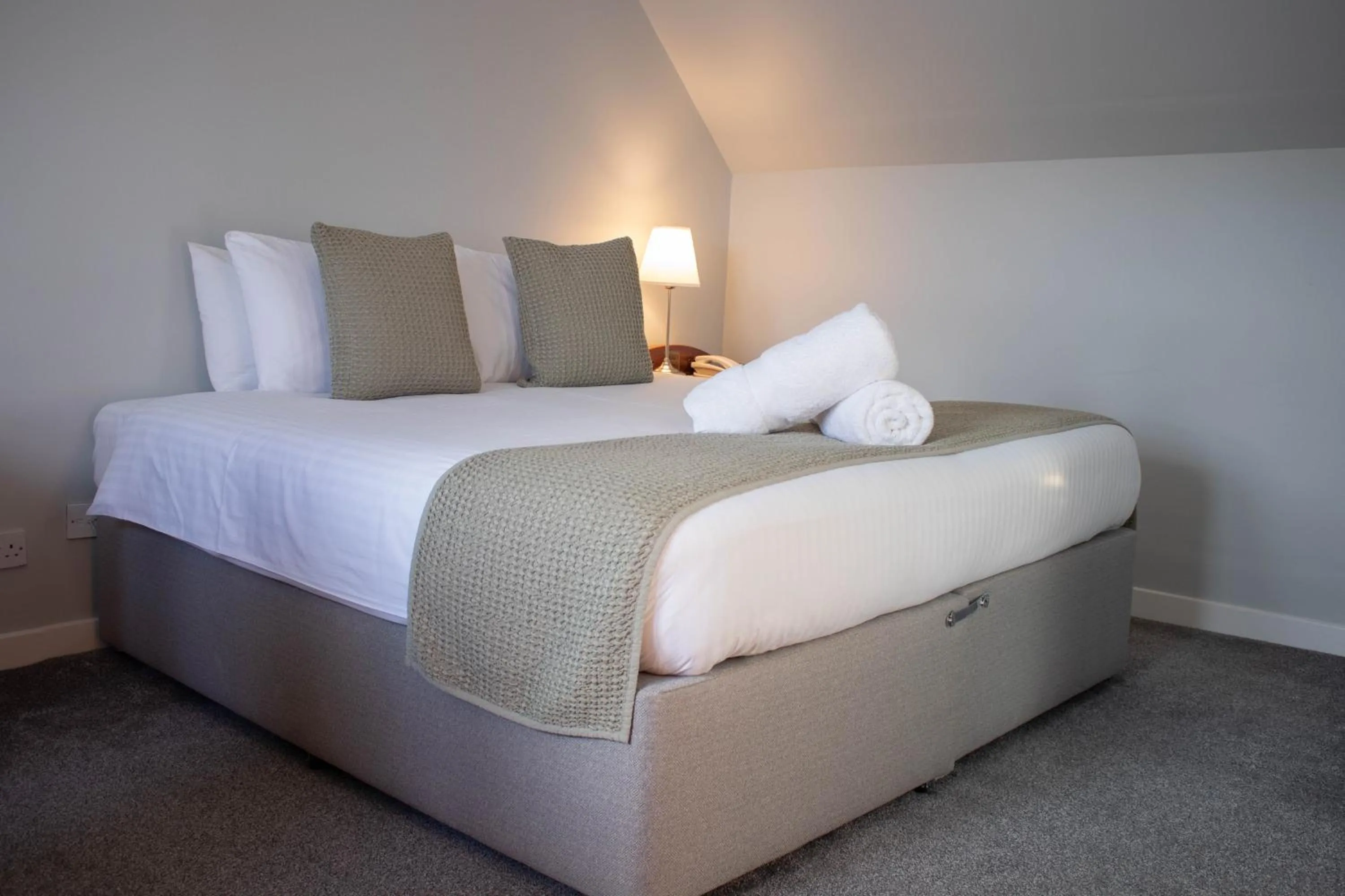 Bed in The Rosedale Hotel & Restaurant