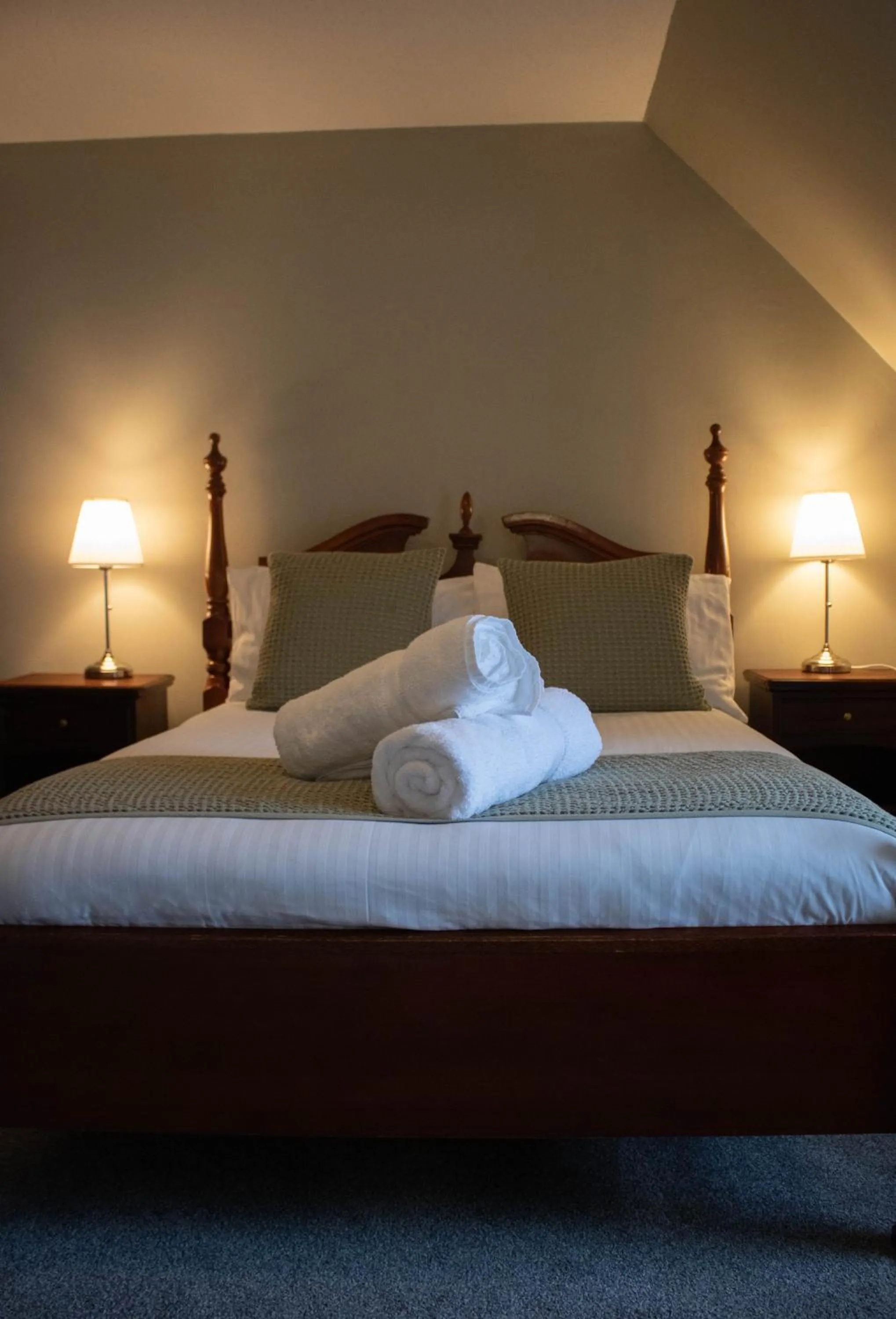 Bed in The Rosedale Hotel & Restaurant