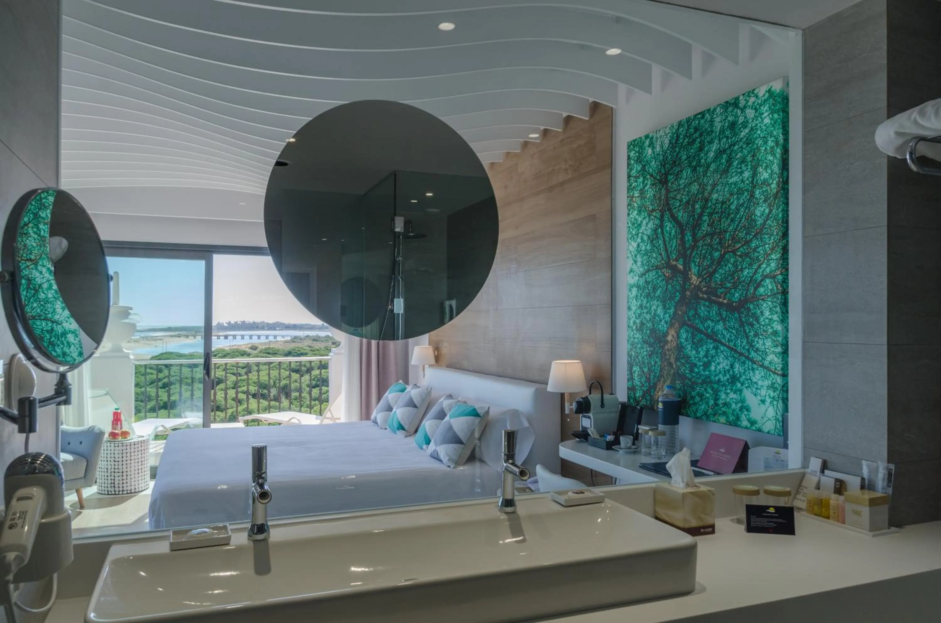 Bathroom, Bed in TUI Blue Isla Cristina Palace - Adults Recommended