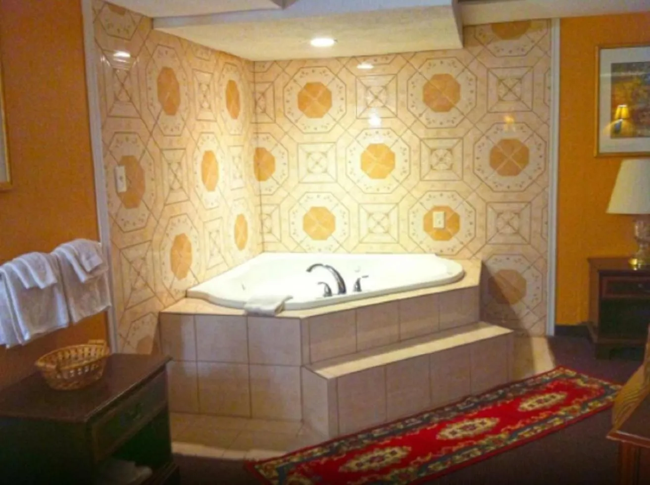 Hot Tub in Americas Best Value Inn Pottstown