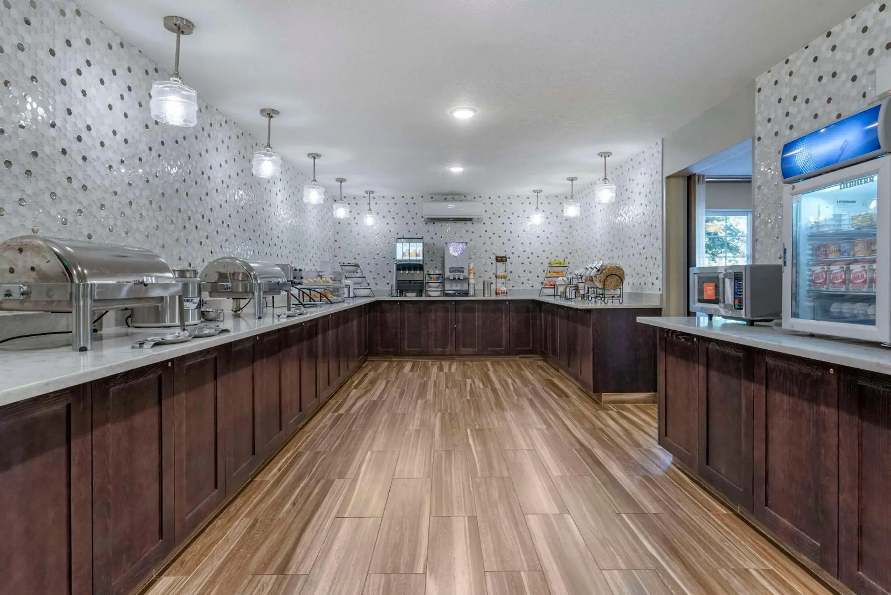 Breakfast in Comfort Inn & Suites Tualatin - Lake Oswego South Breakfast in Comfort Inn & Suites Tualatin - Lake Oswego South