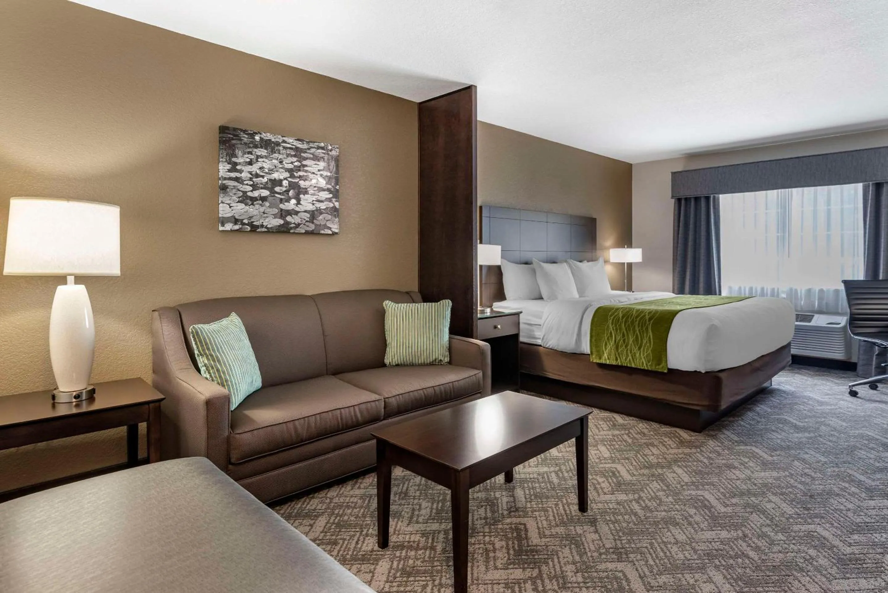 Bedroom, Bed in Comfort Inn & Suites Tualatin - Lake Oswego South