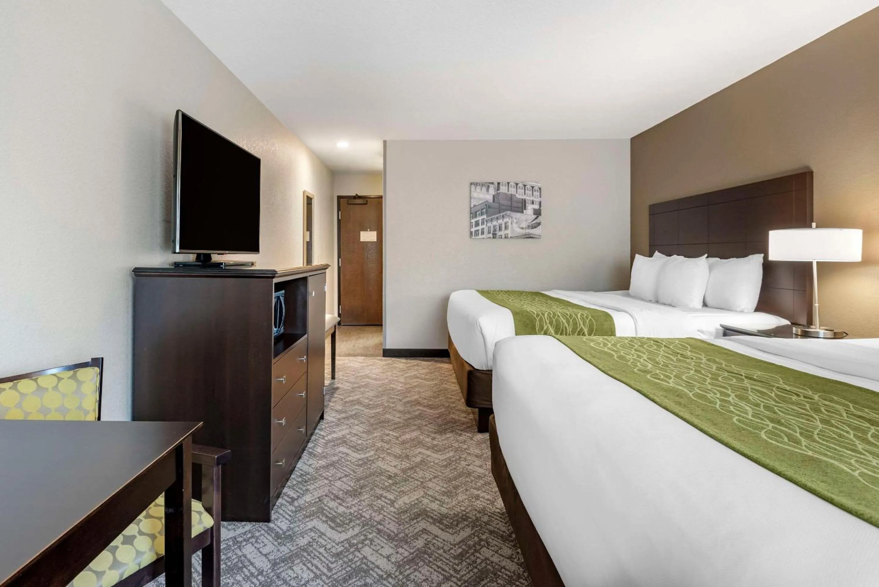 Bedroom, Bed in Comfort Inn & Suites Tualatin - Lake Oswego South