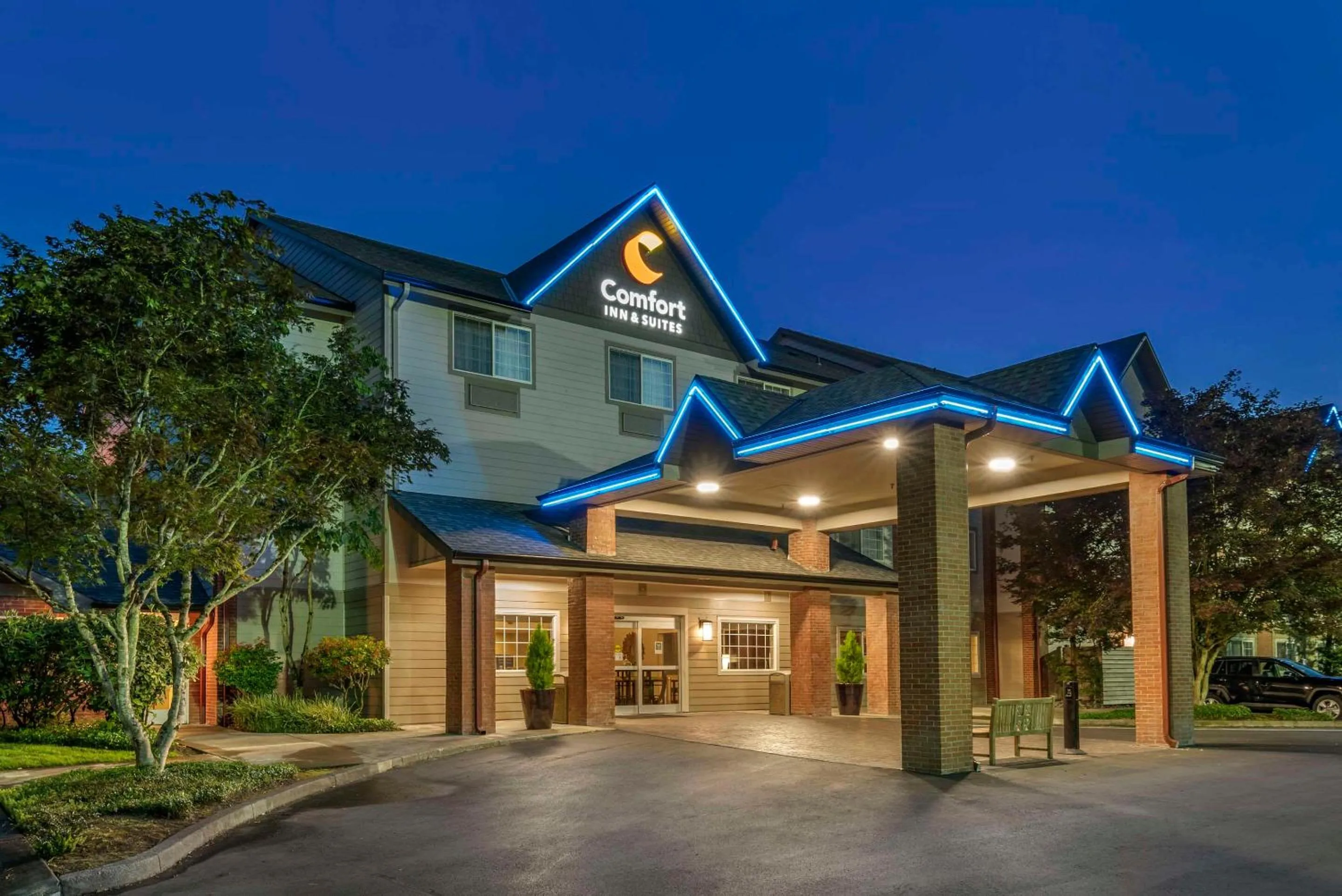 Property building in Comfort Inn & Suites Tualatin - Lake Oswego South