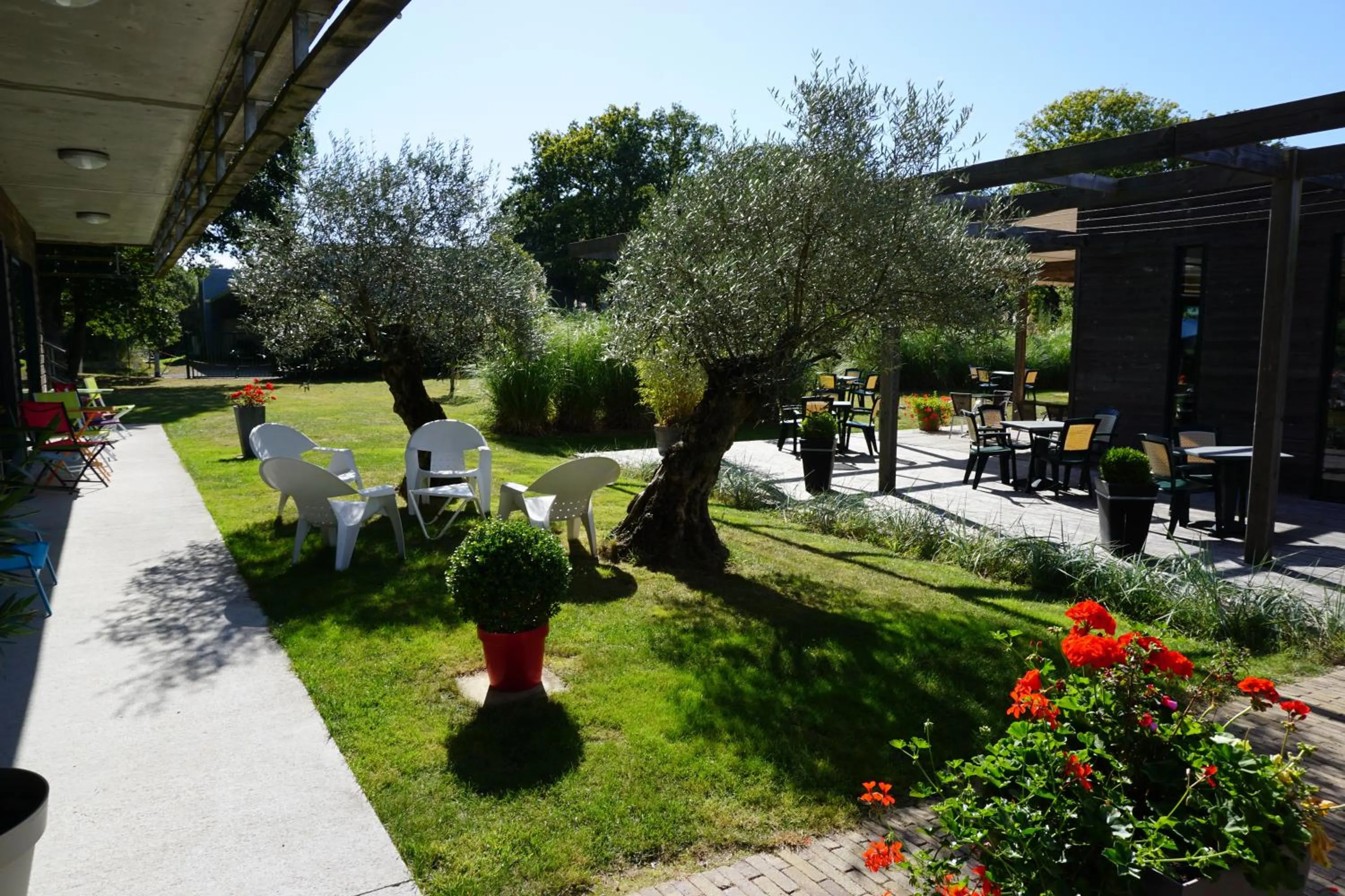 Garden in Hôtel Anaïade, The Originals City, Saint-Nazaire Pornichet