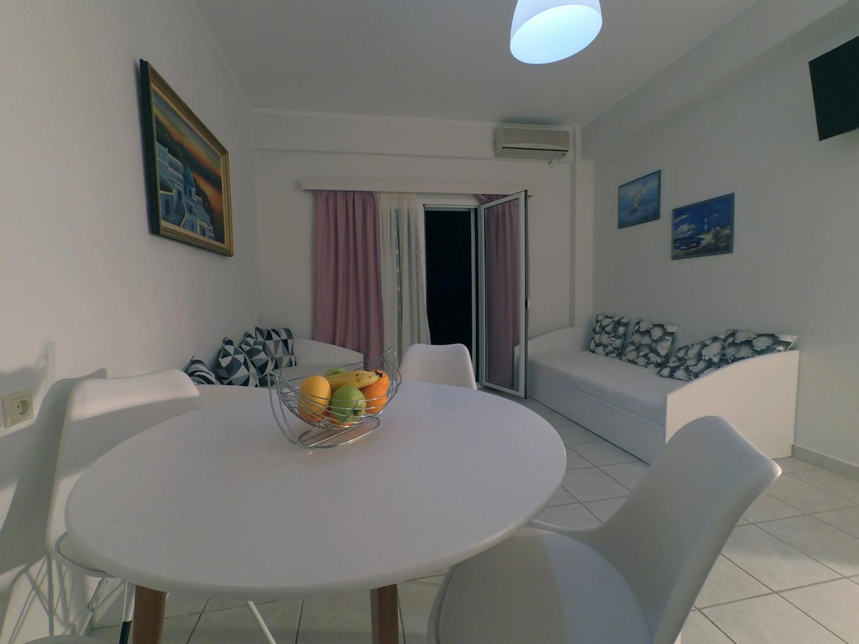 Dining area in Studios Magda