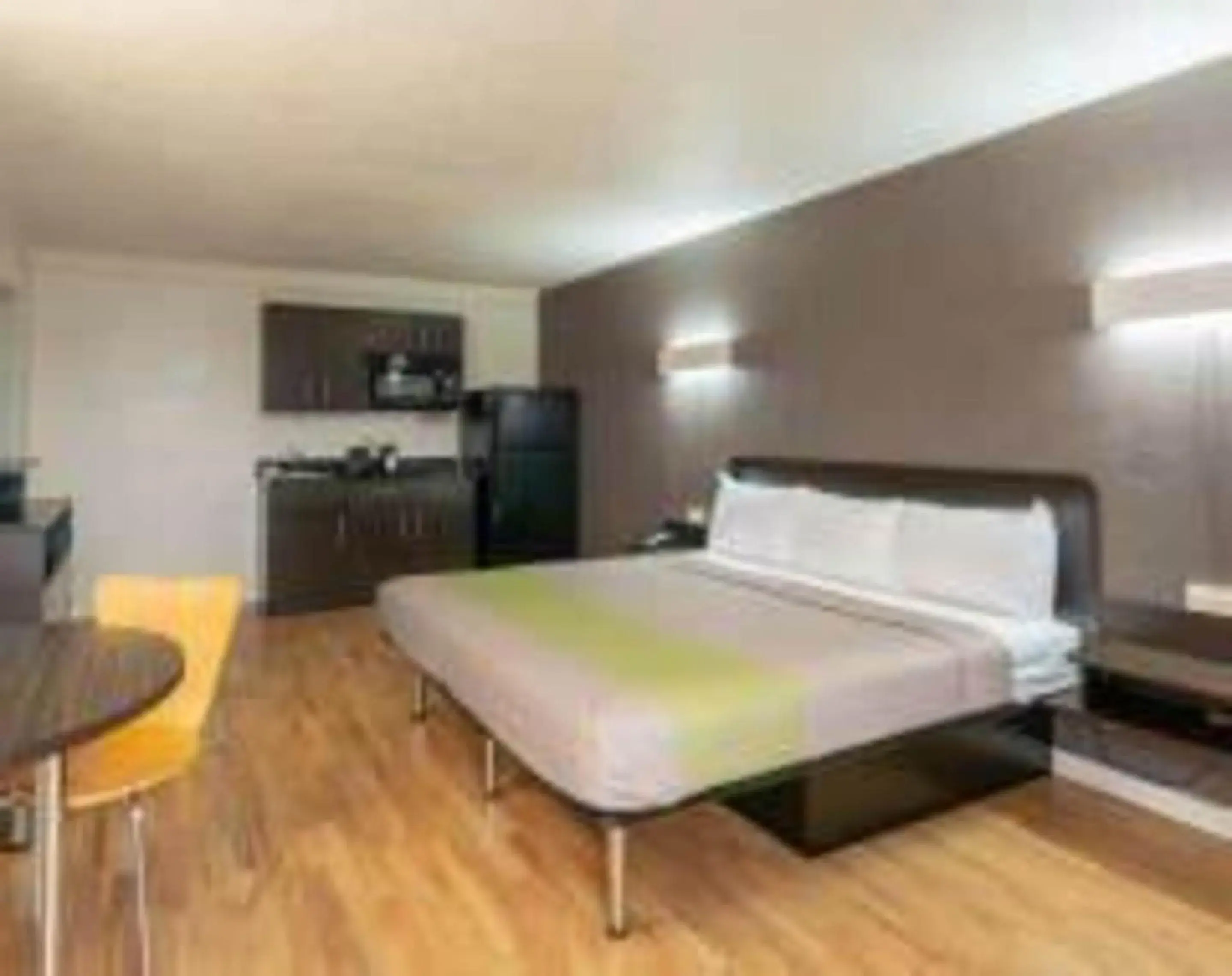 Bedroom, Bed in Studio 6-Fort Worth, TX - West Medical Center Bedroom, Bed in Studio 6-Fort Worth, TX - West Medical Center