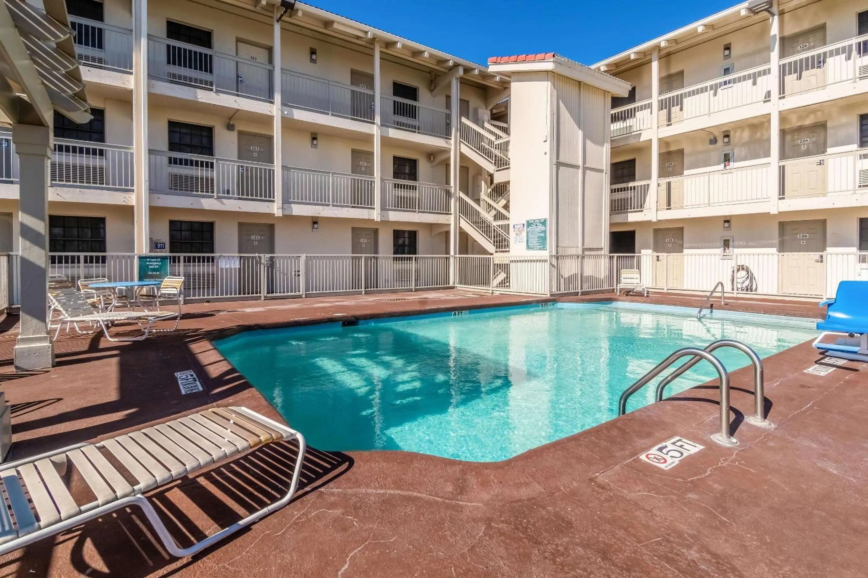 Swimming pool in Studio 6-Fort Worth, TX - West Medical Center