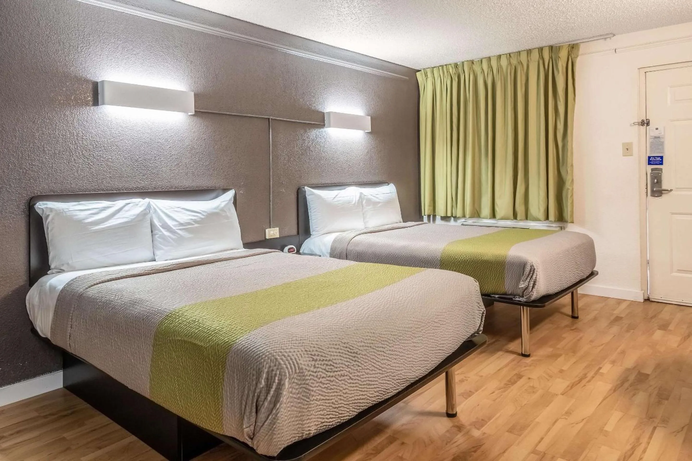 Bedroom, Bed in Studio 6-Fort Worth, TX - West Medical Center