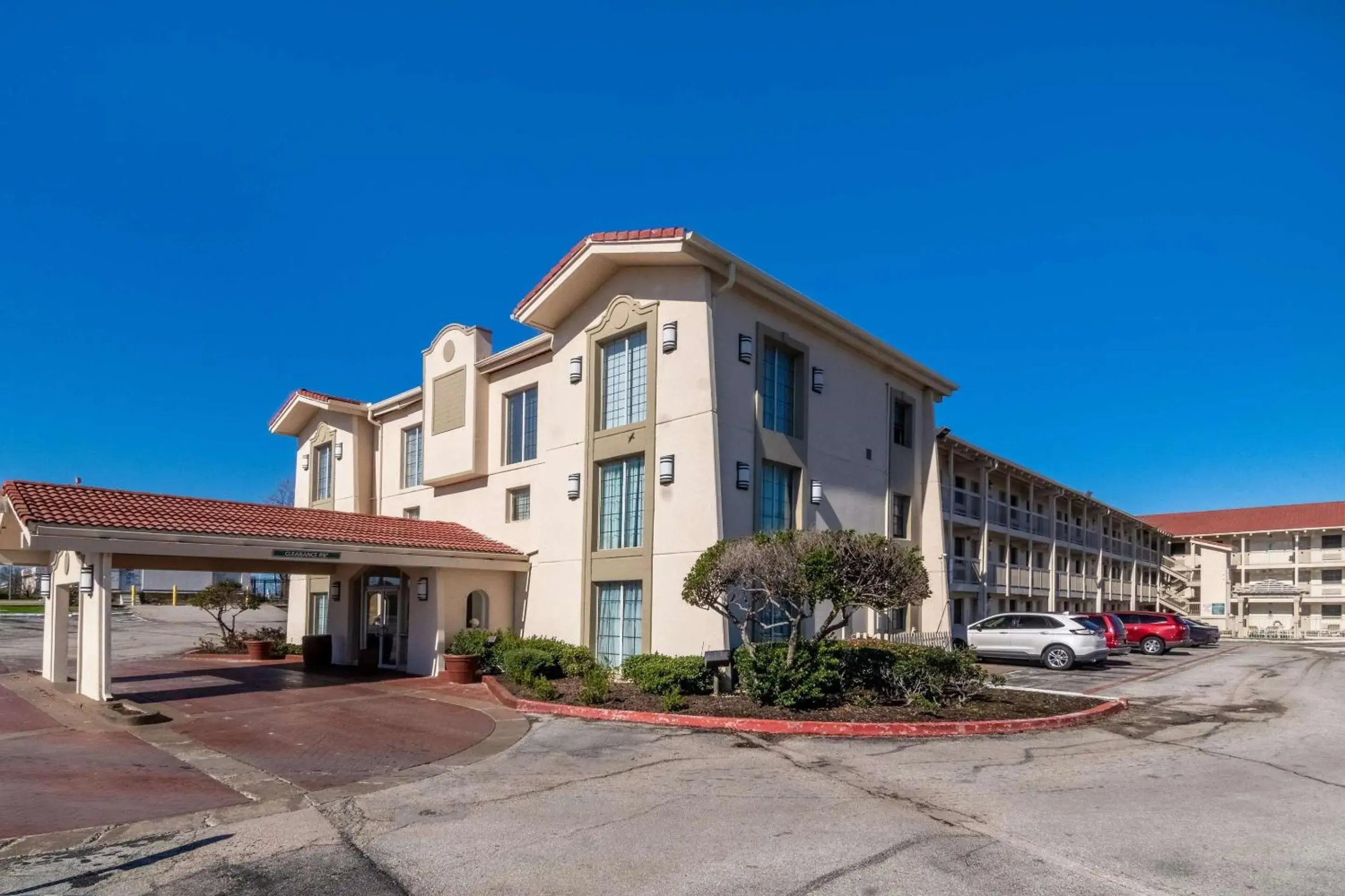 Property building in Studio 6-Fort Worth, TX - West Medical Center Property building in Studio 6-Fort Worth, TX - West Medical Center