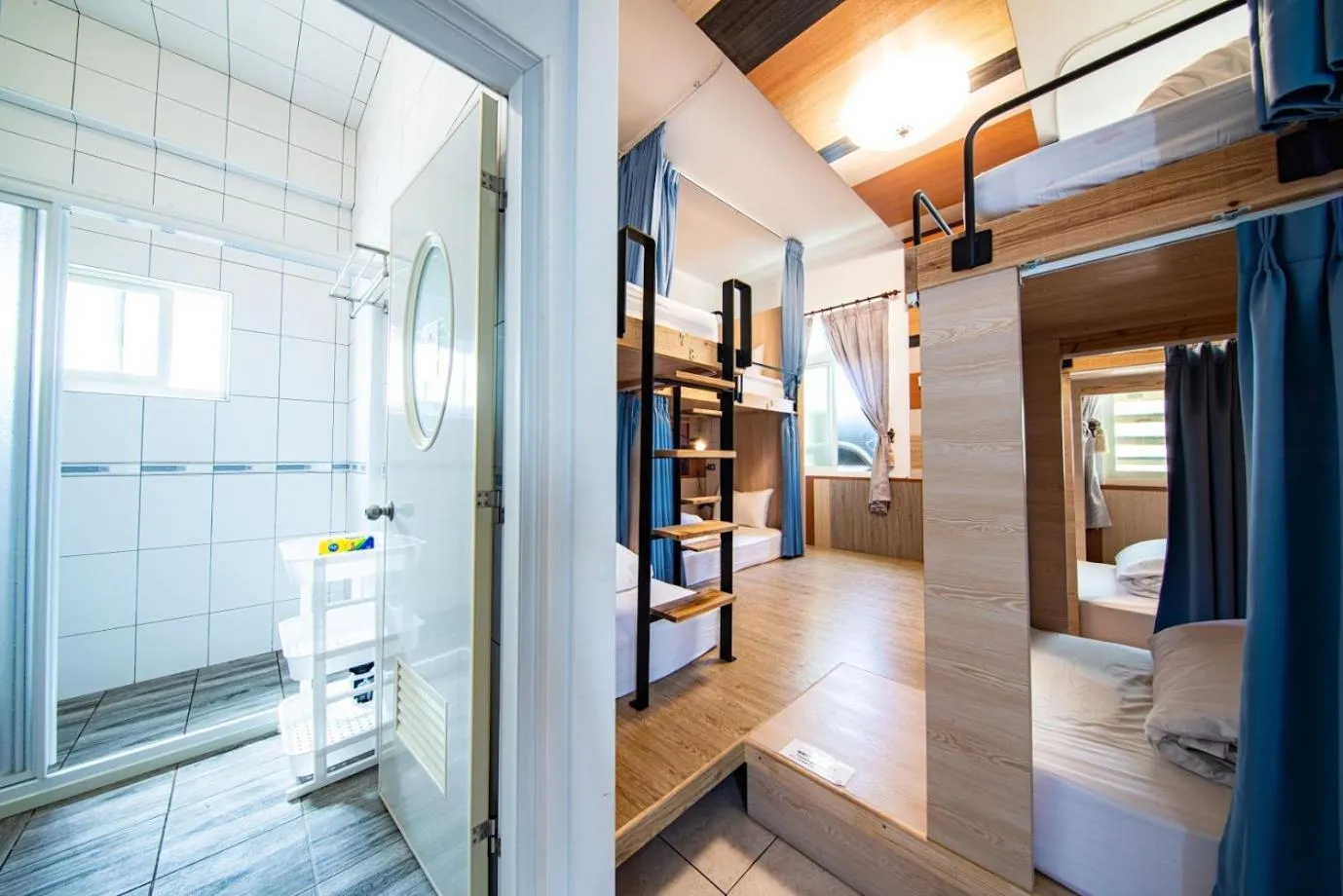 Shower, Bed in D.C. Inn