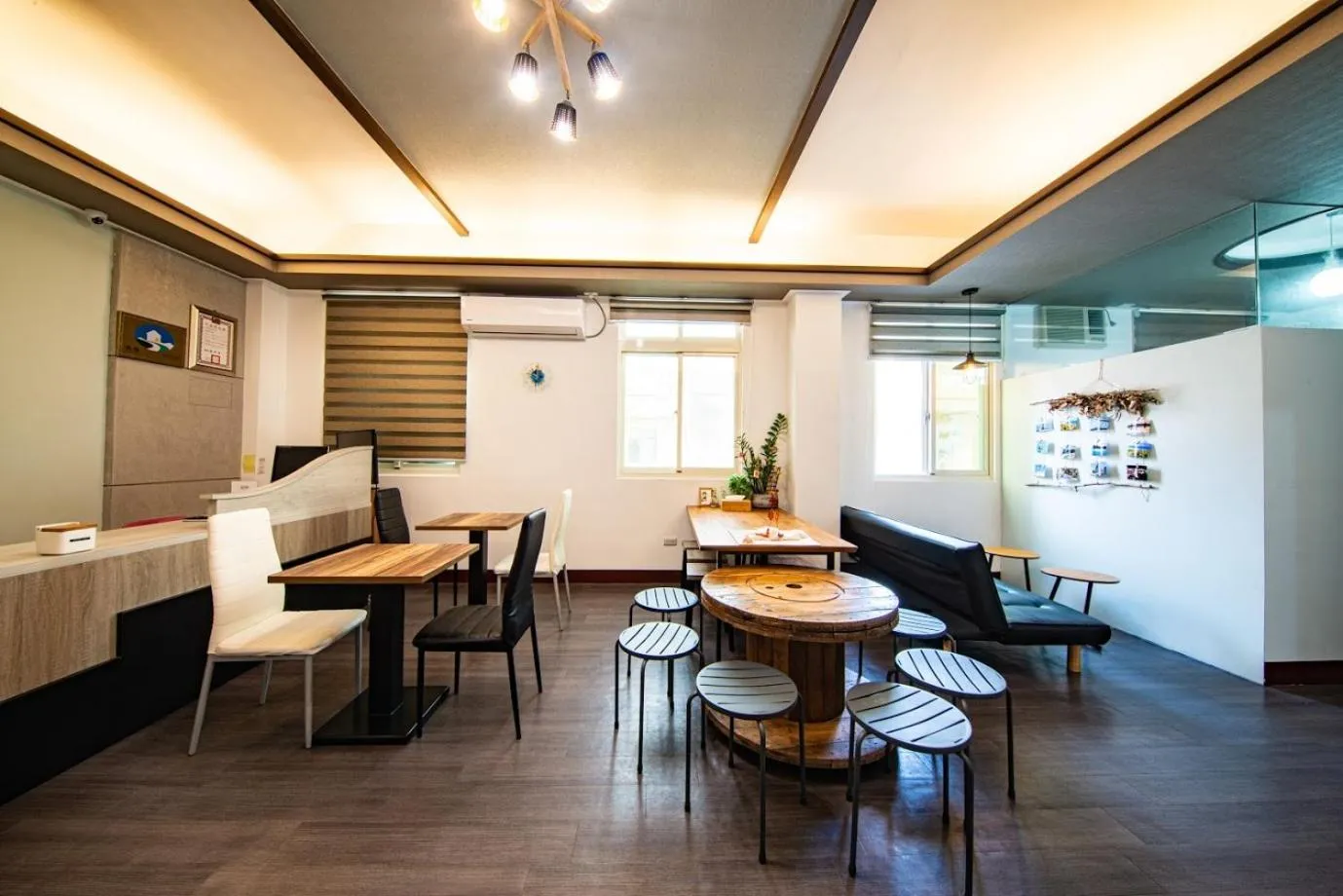 Seating area in D.C. Inn