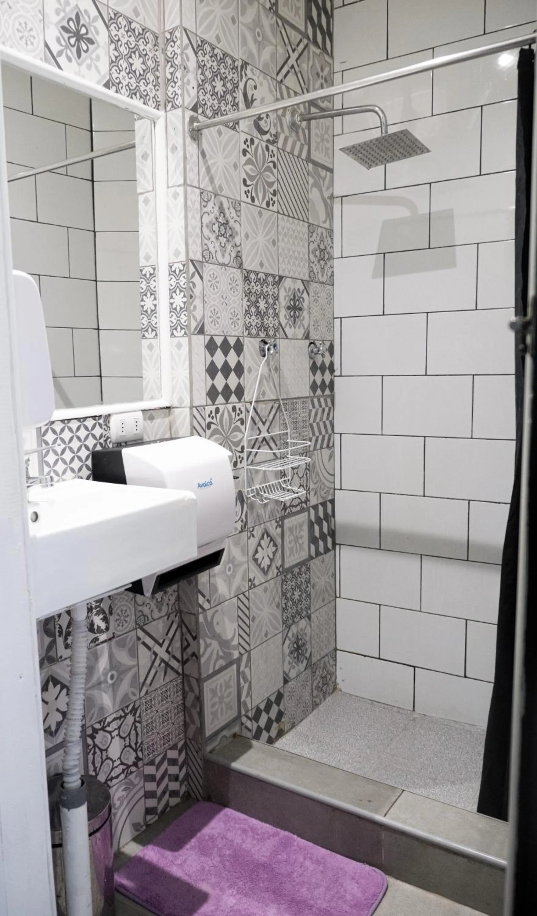 Shower in Casa Volante Hostal