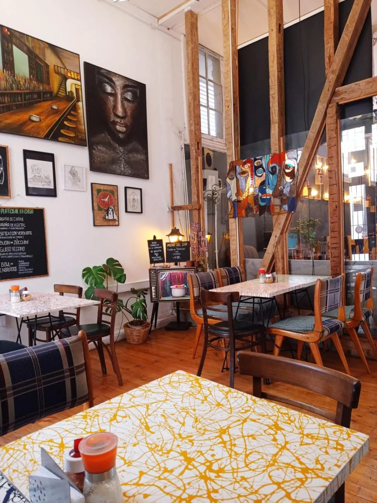 Restaurant/places to eat in Casa Volante Hostal