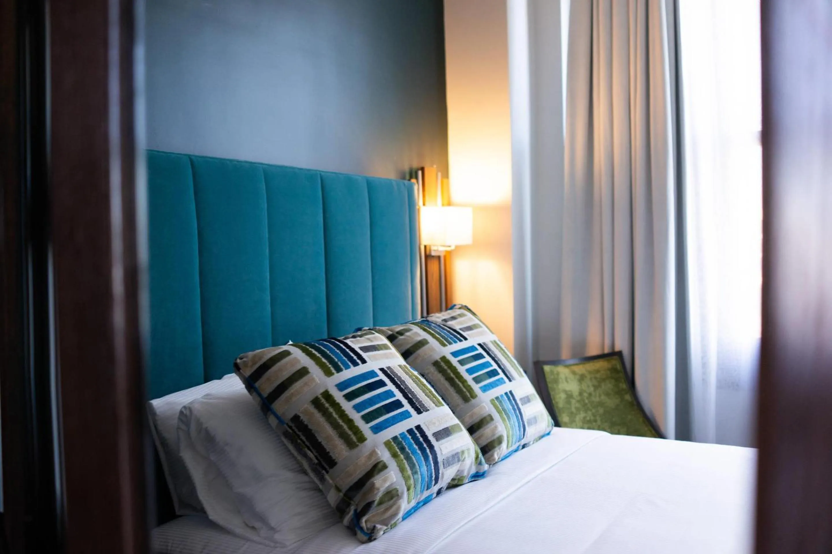 Bedroom, Bed in The Esquire Hotel Downtown Gastonia, an Ascend Collection Hotel