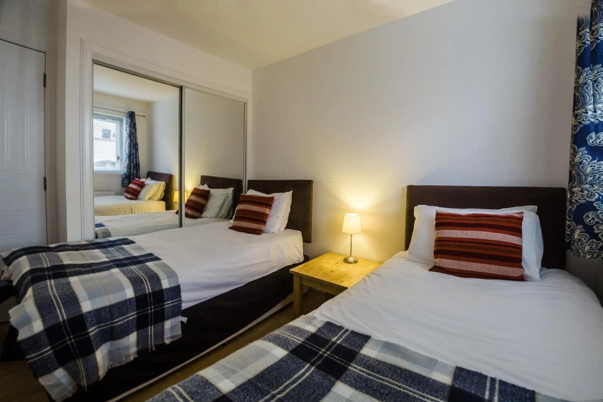Bedroom, Bed in The Mariners