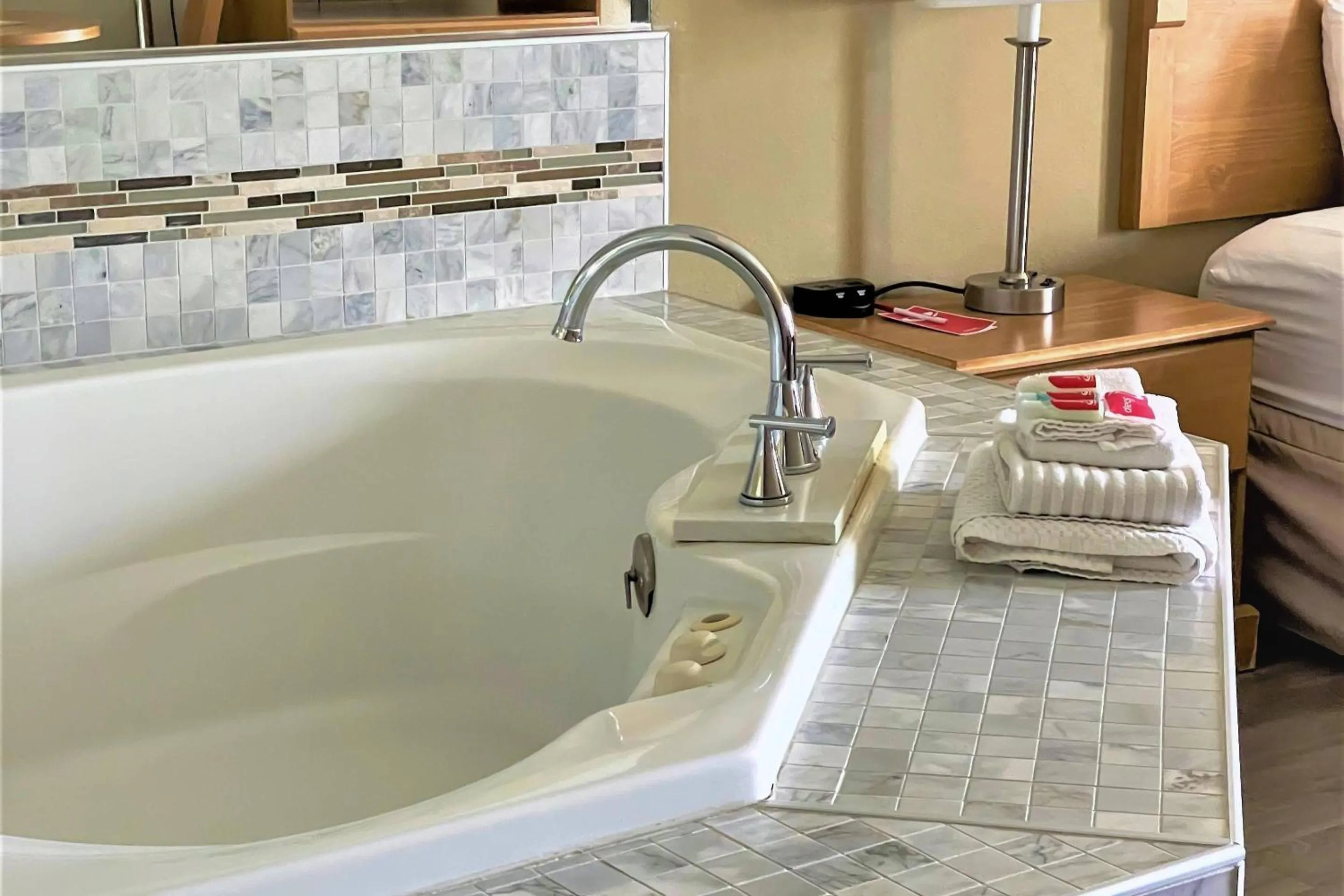 Bedroom in Econo Lodge Newport Smoky Mountains Gateway